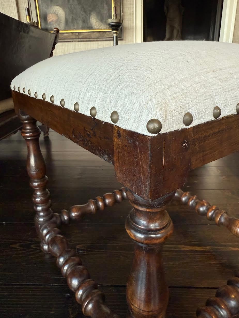 19th Century Pair Square Turned Leg Stools, Italy en Bueno estado para la venta en New York, NY