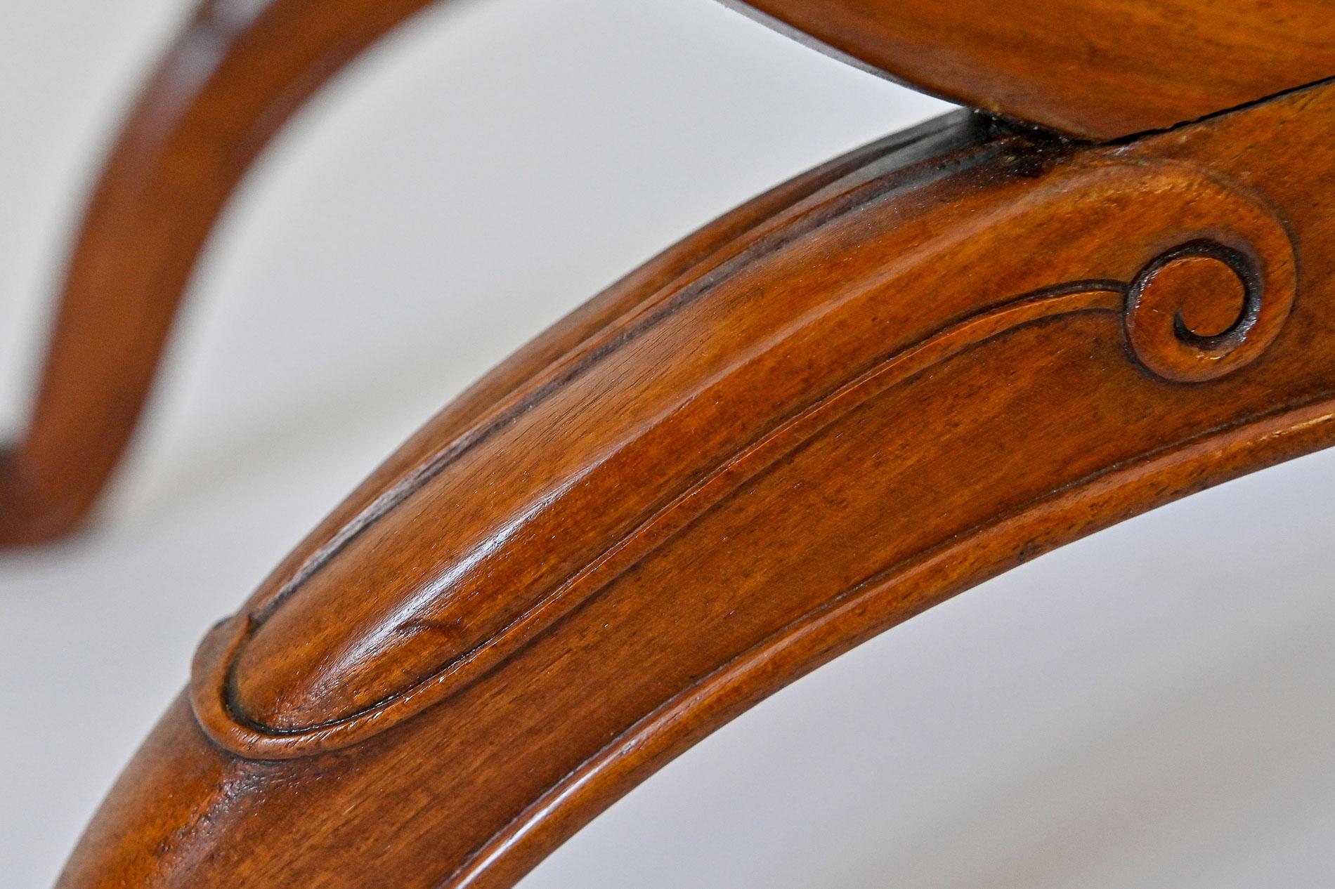 Paar Tabouret-Biedermeier-Sessel aus deutschem Nussbaumholz, 19. Jahrhundert  im Angebot 2