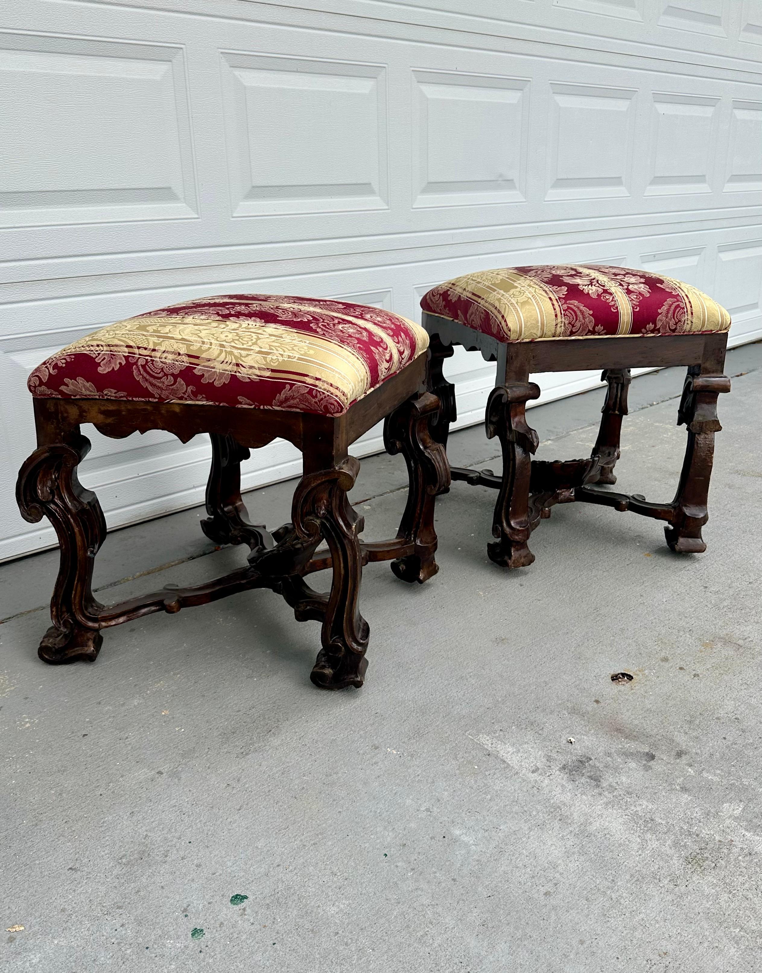 Paire de tabourets toscans Renaissance Revival du 19ème siècle en vente 4