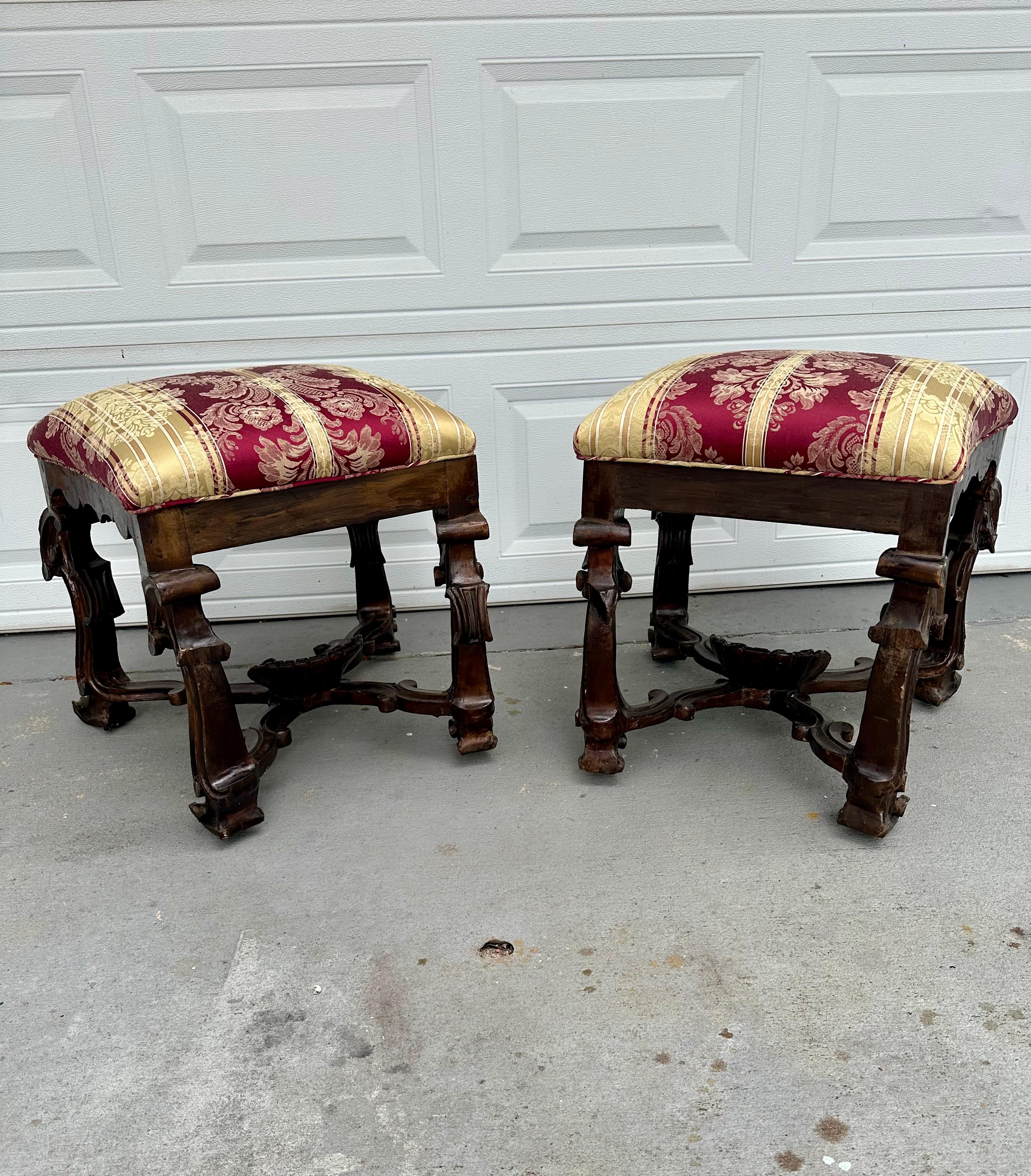 Paire de tabourets toscans Renaissance Revival du 19ème siècle en vente 6