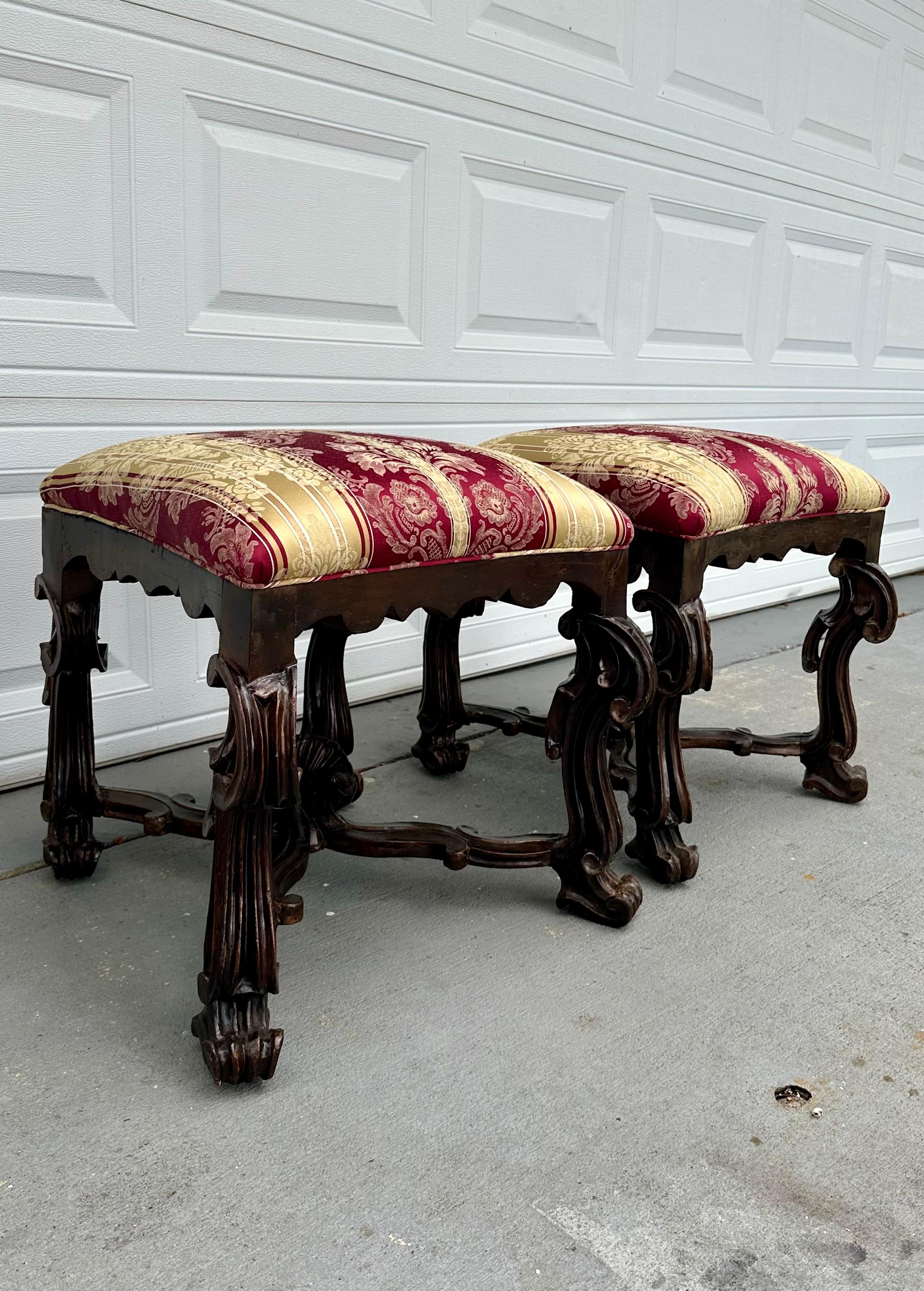 Néo-Renaissance Paire de tabourets toscans Renaissance Revival du 19ème siècle en vente