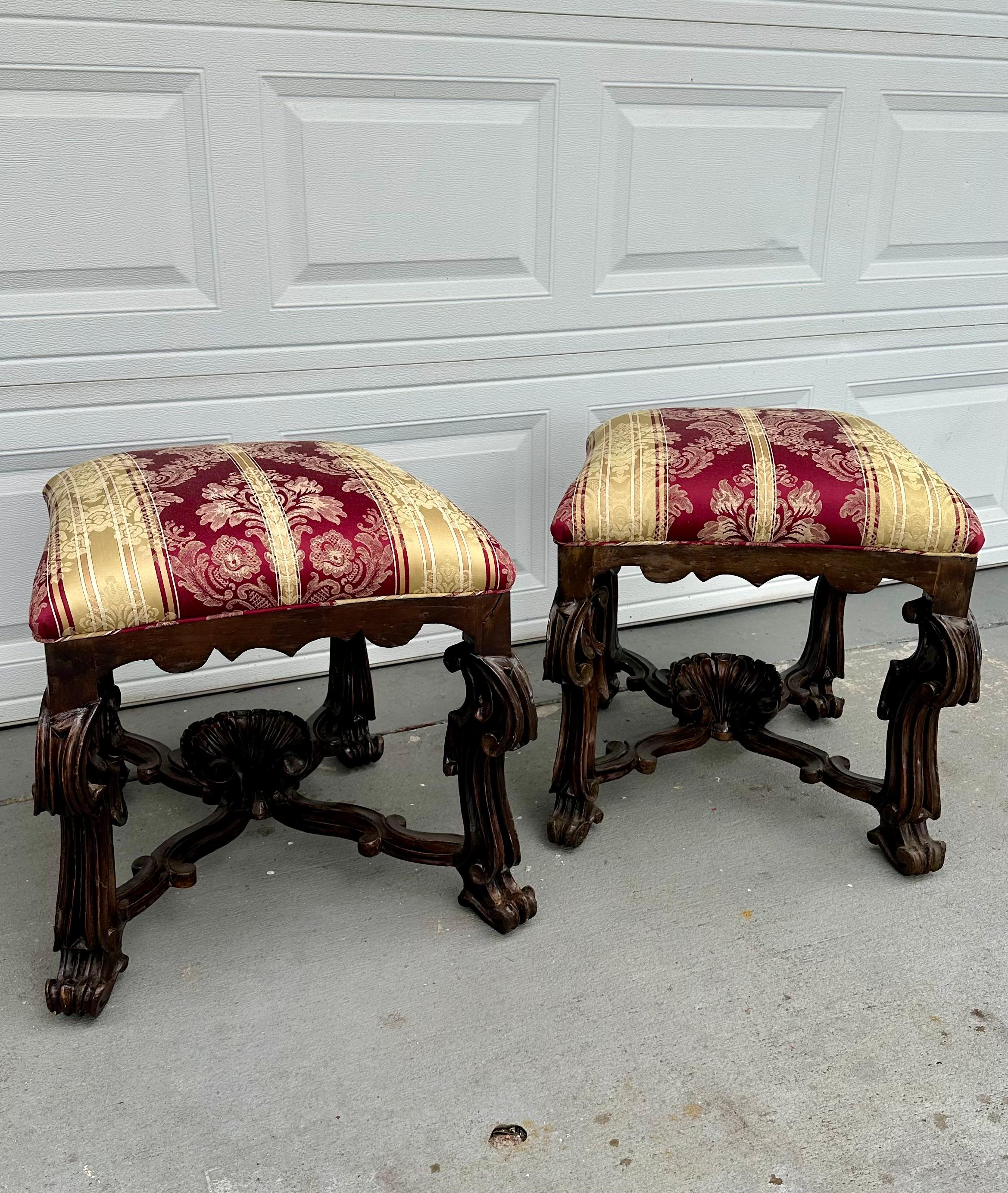 Sculpté Paire de tabourets toscans Renaissance Revival du 19ème siècle en vente