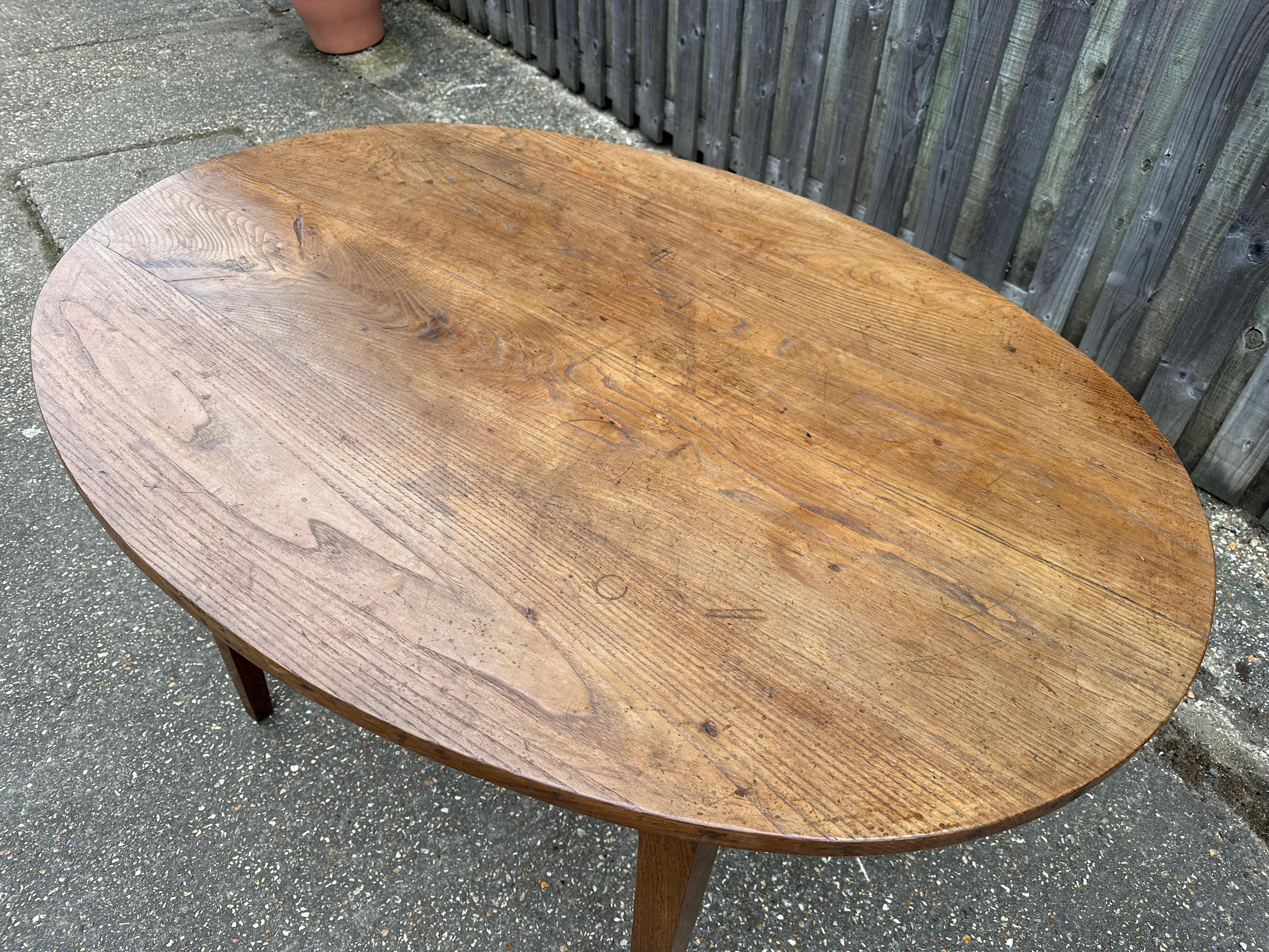 English 19th Century Pale Oak Oval Dining Table For Sale
