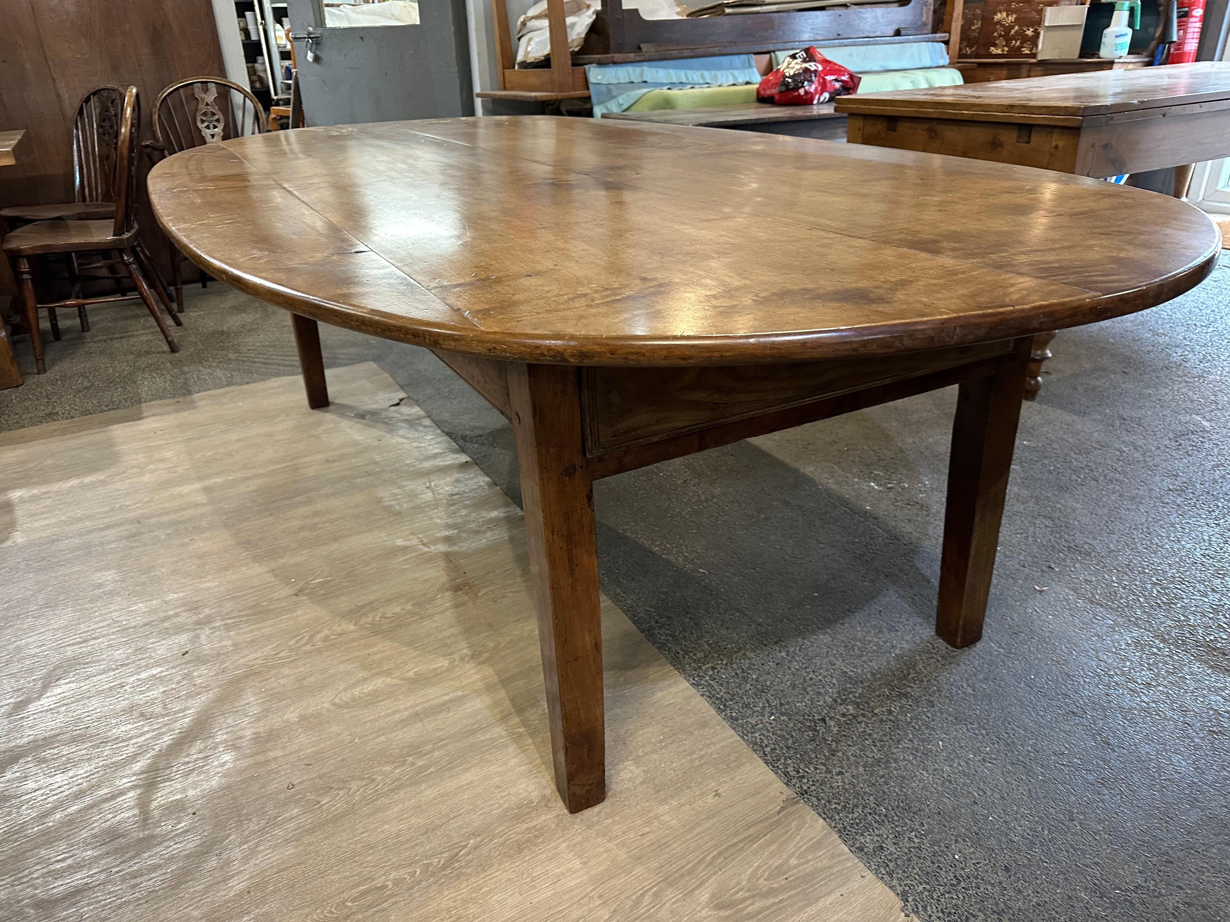 19th Century Oval Farmhouse Table For Sale 3