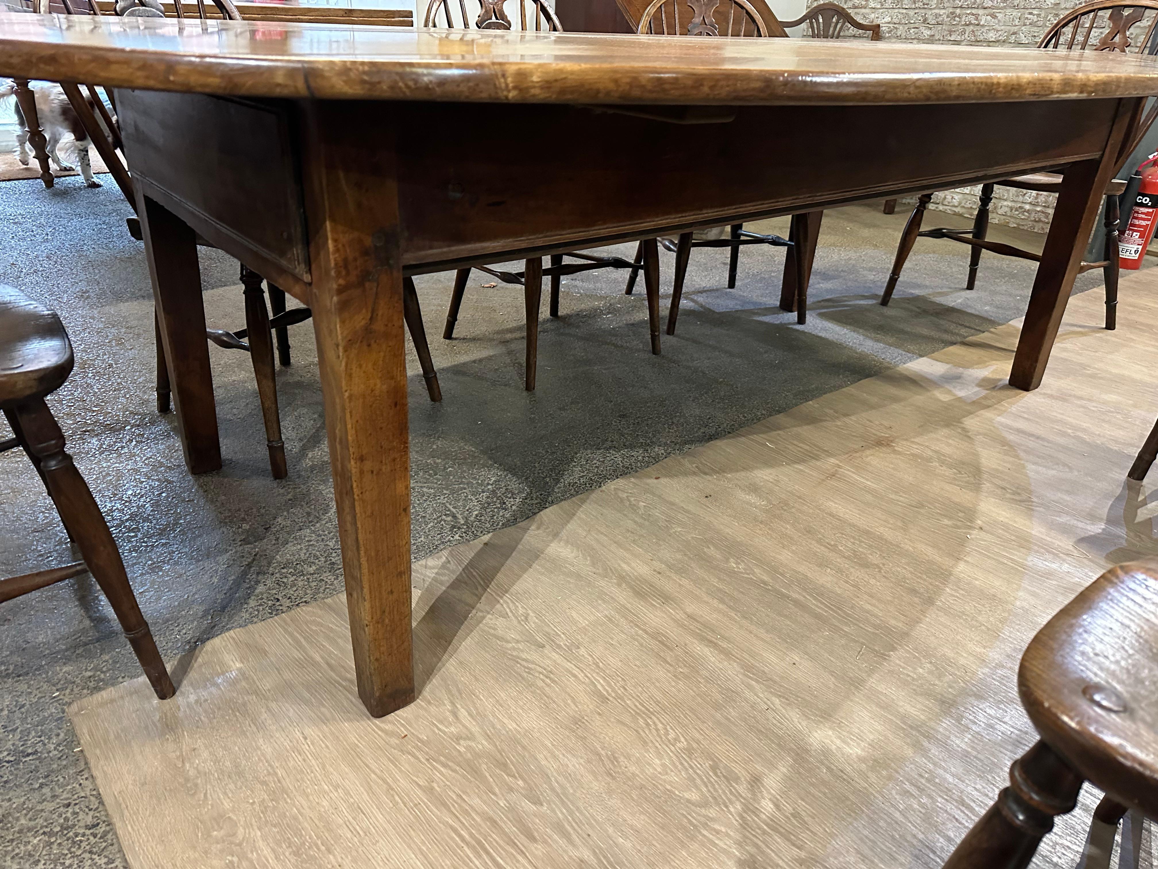 19th Century Oval Farmhouse Table In Good Condition For Sale In Billingshurst, GB