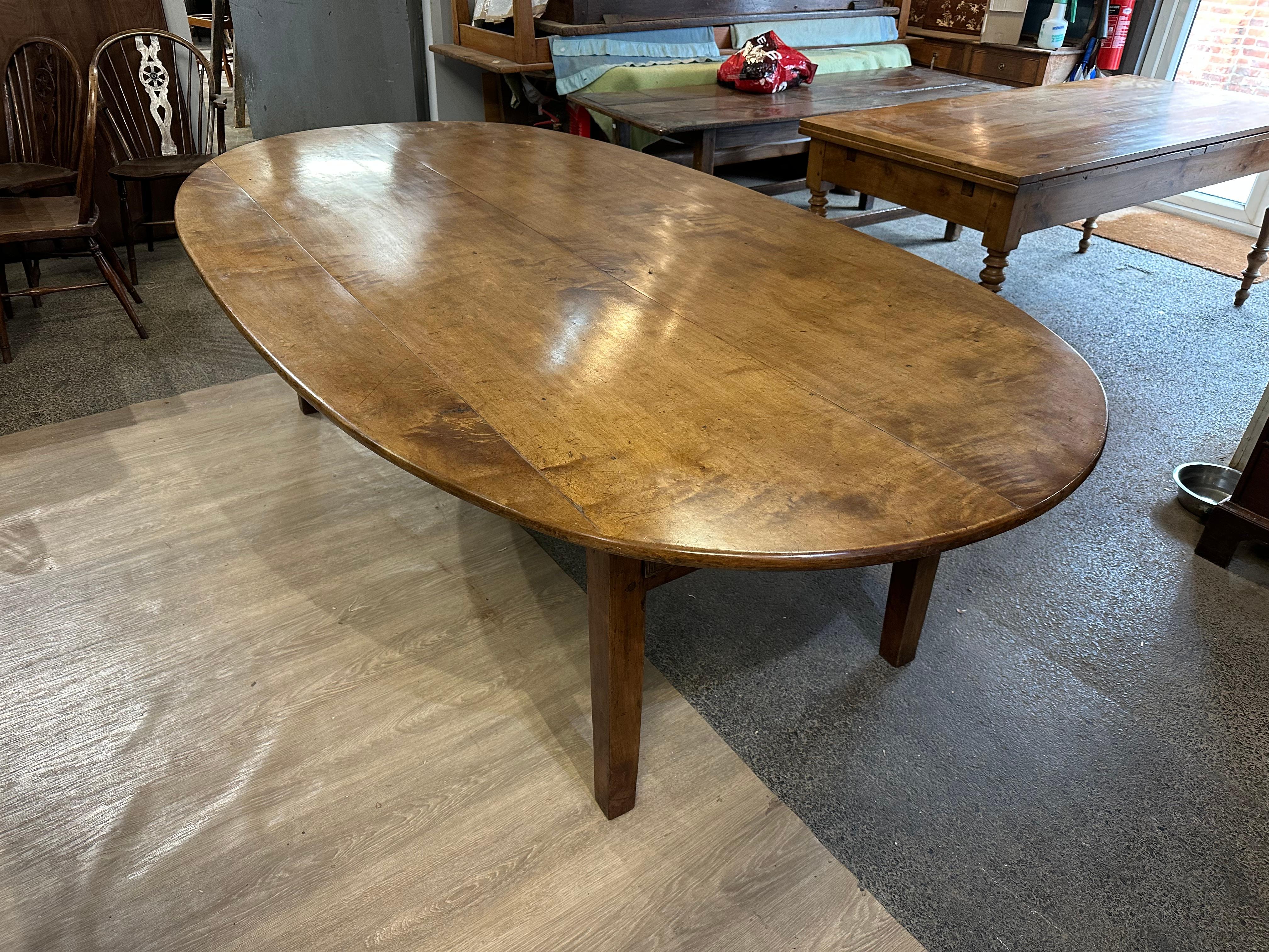 19th Century Oval Farmhouse Table For Sale 2