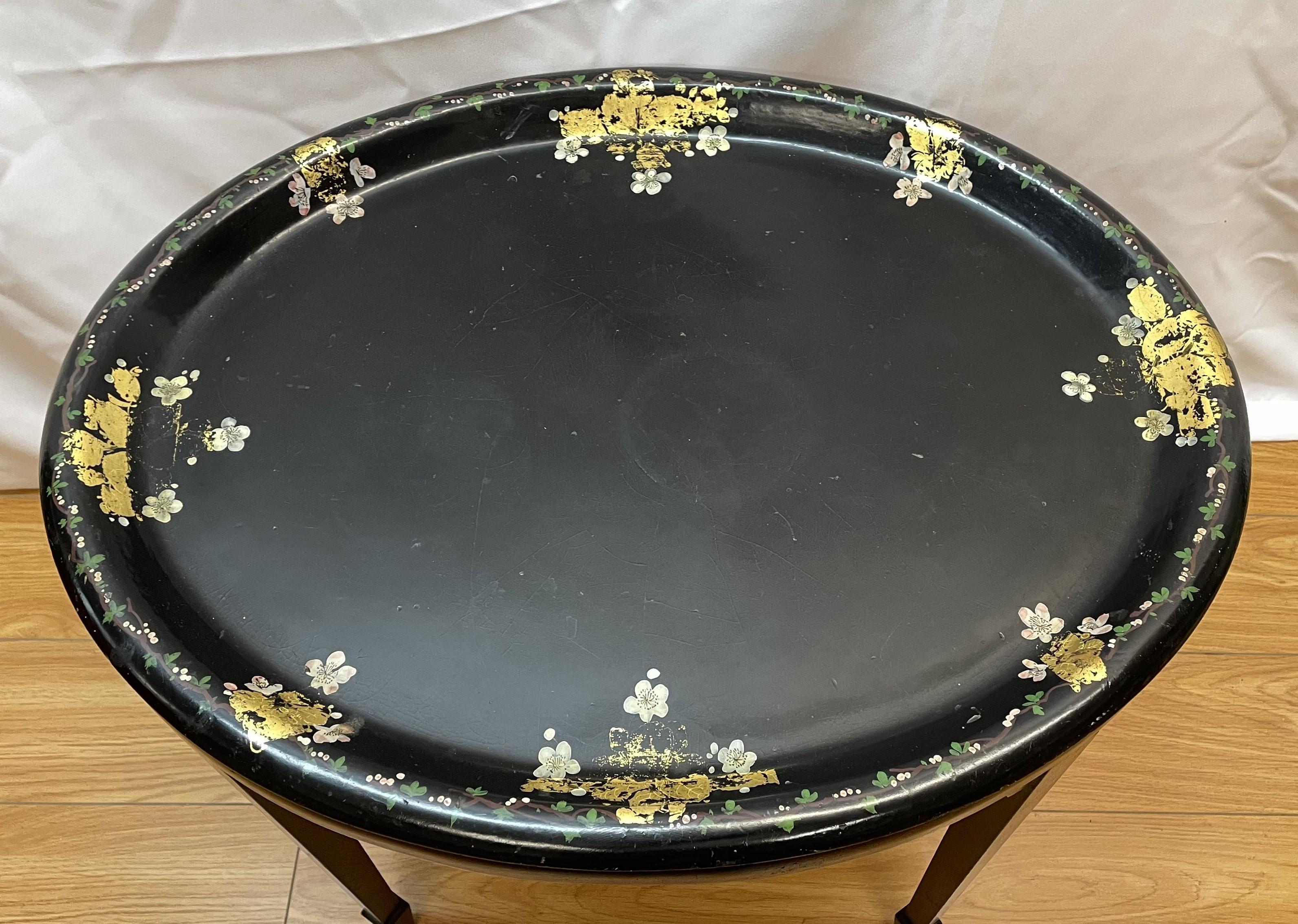 19th century paper cache painted oval tray on later stand In Excellent Condition For Sale In San Francisco, CA