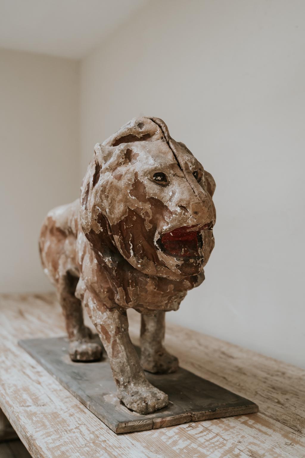 19th Century Papier Mâché Lion In Distressed Condition In Brecht, BE