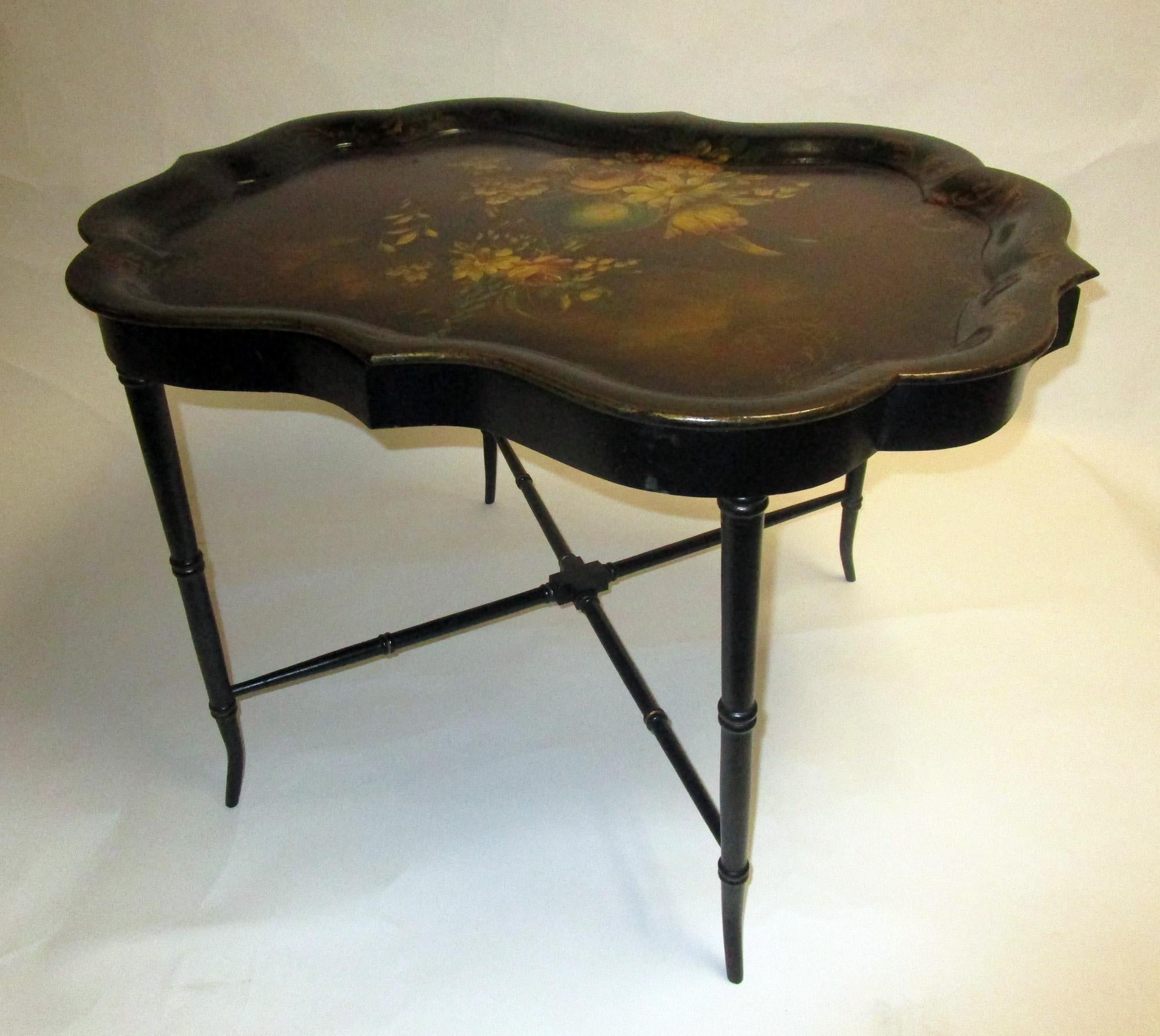 19th Century Papier Mâché Scalloped Tray Table on Faux Bamboo Base In Good Condition For Sale In Savannah, GA