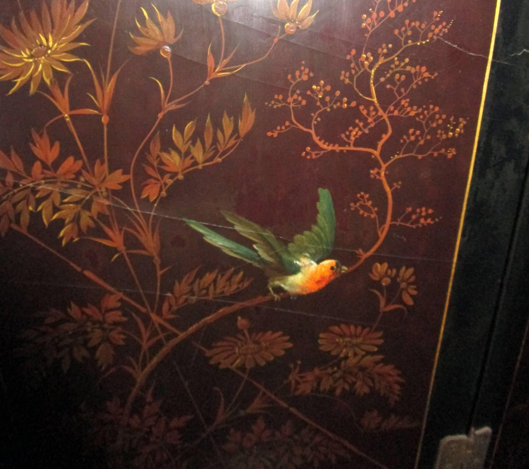 Paravent à charnières en papier mâché du 19ème siècle à motif de papillons et d'oiseaux en vente 2
