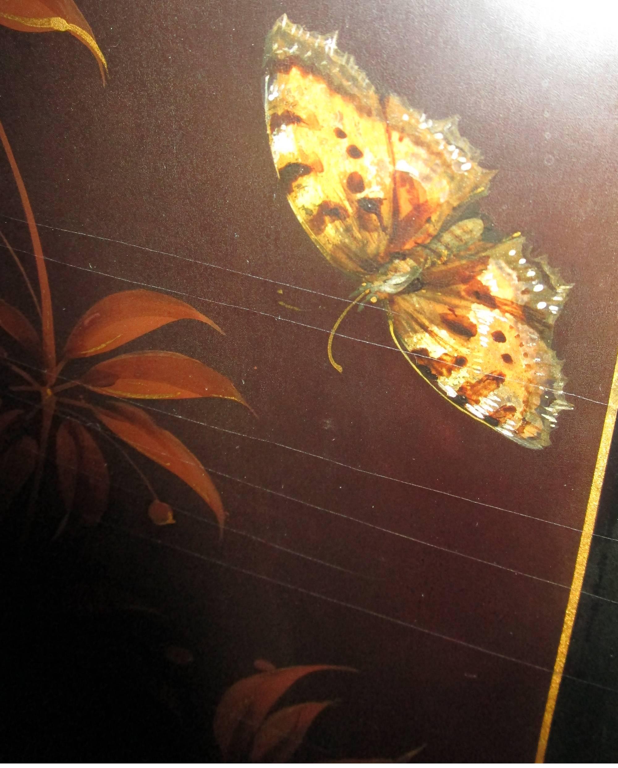 Milieu du XIXe siècle Paravent à charnières en papier mâché du 19ème siècle à motif de papillons et d'oiseaux en vente