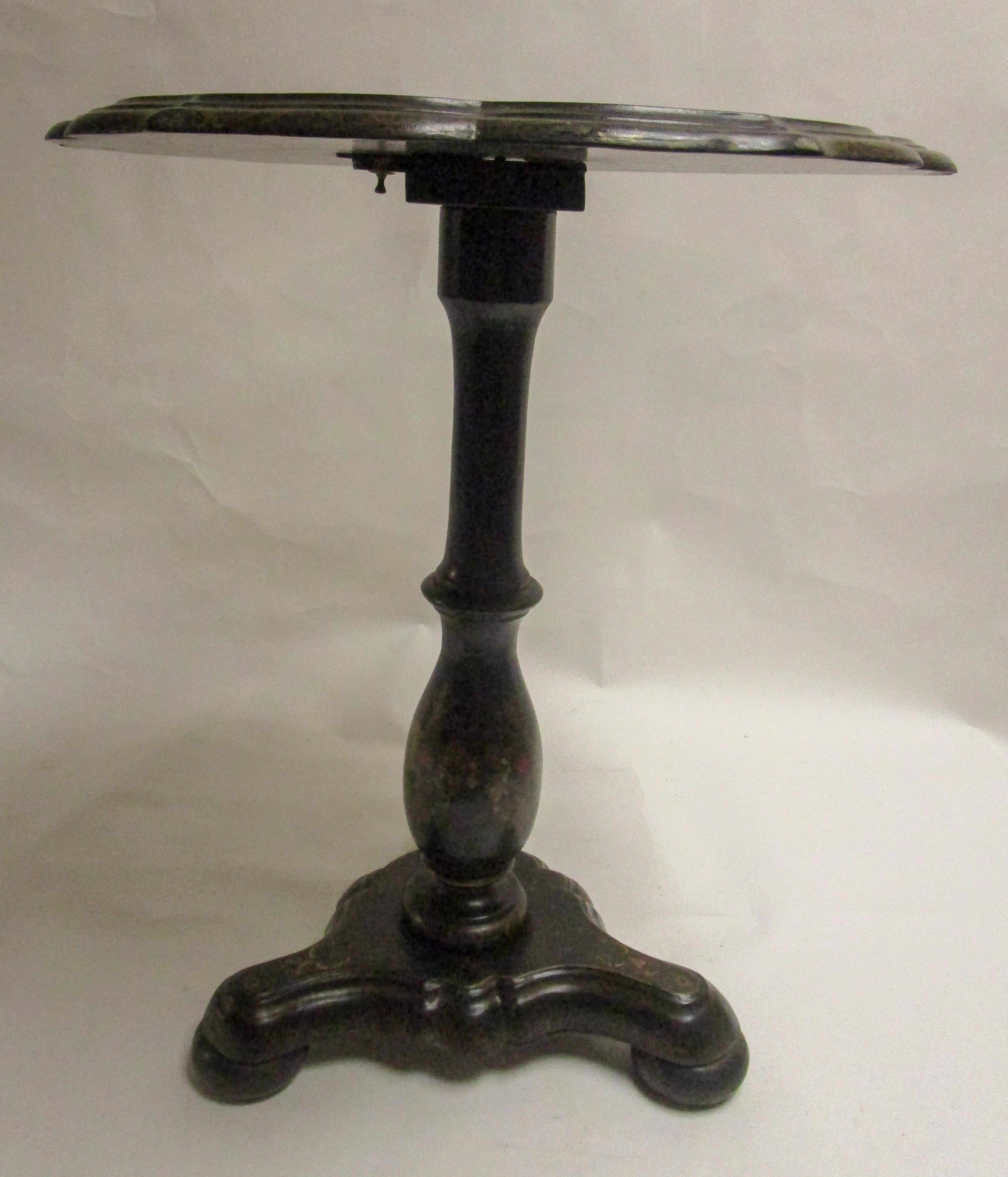 English 19th Century Papier-Mâché Tilt-Top Table with Inlaid Mother of Pearl