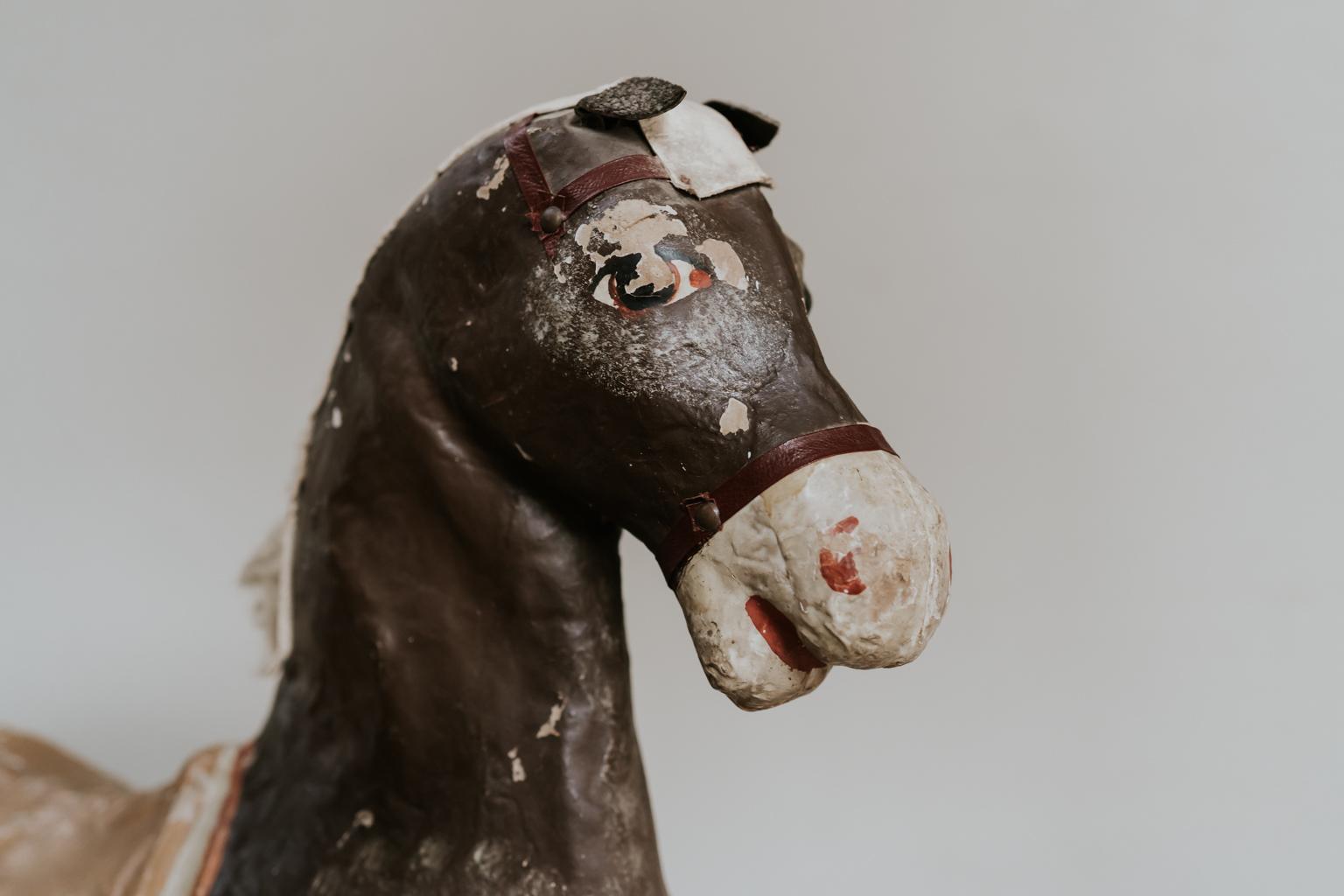 XIXe siècle Cheval jouet en papier mâché du 19ème siècle en vente