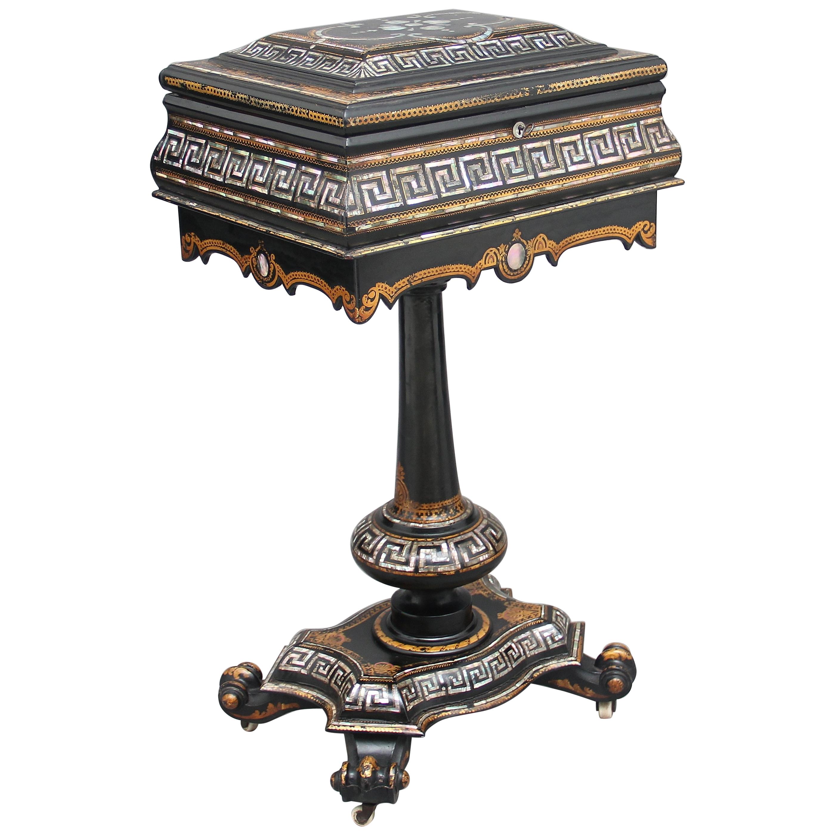 Table de travail en papier mâché du XIXe siècle