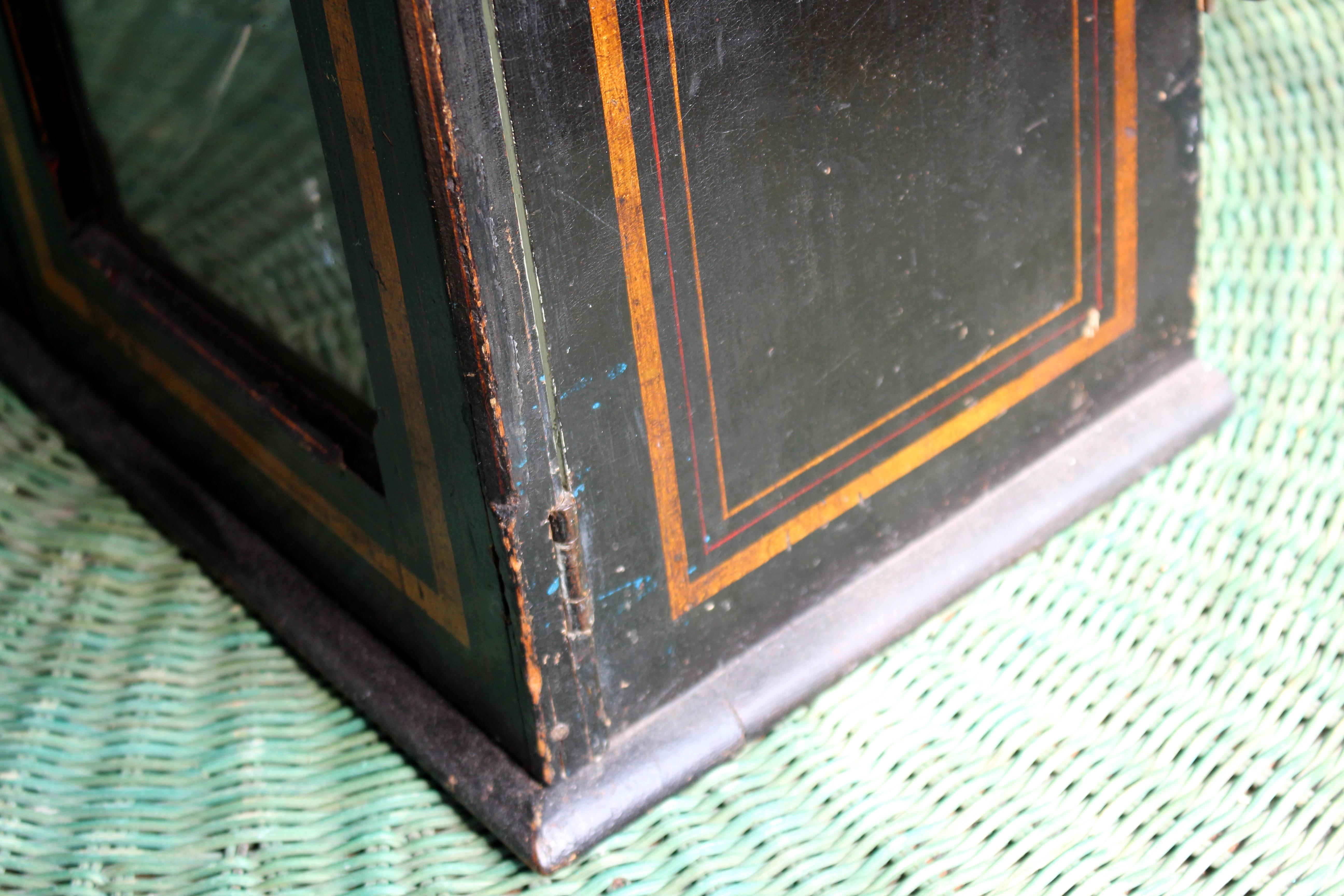 19th Century Parcel Gilt & Ebonised Display Specimen Curio Cabinet Greek Key In Good Condition In Lowestoft, GB