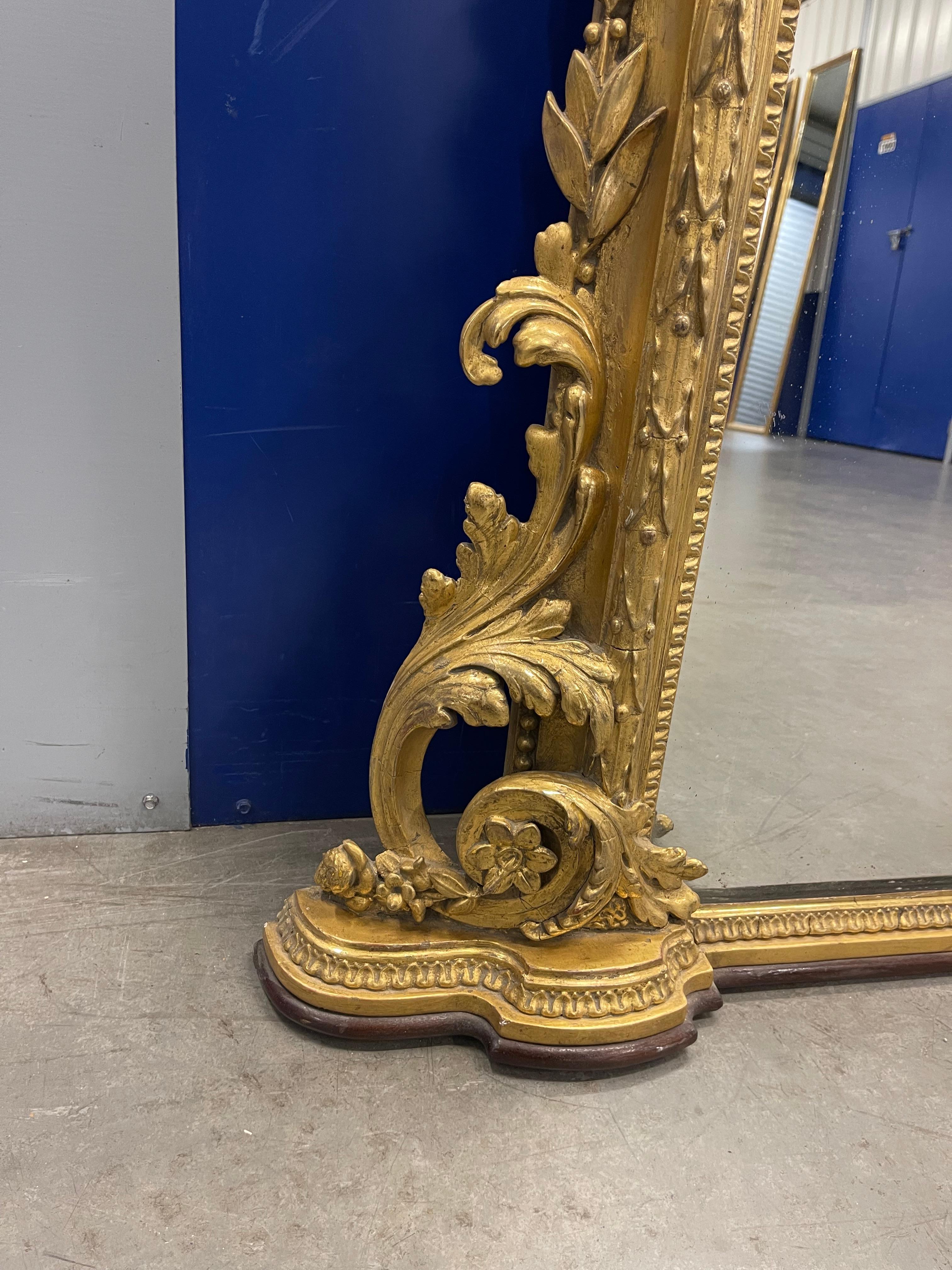 Anglais Miroir de cheminée du 19ème siècle en vermeil en vente
