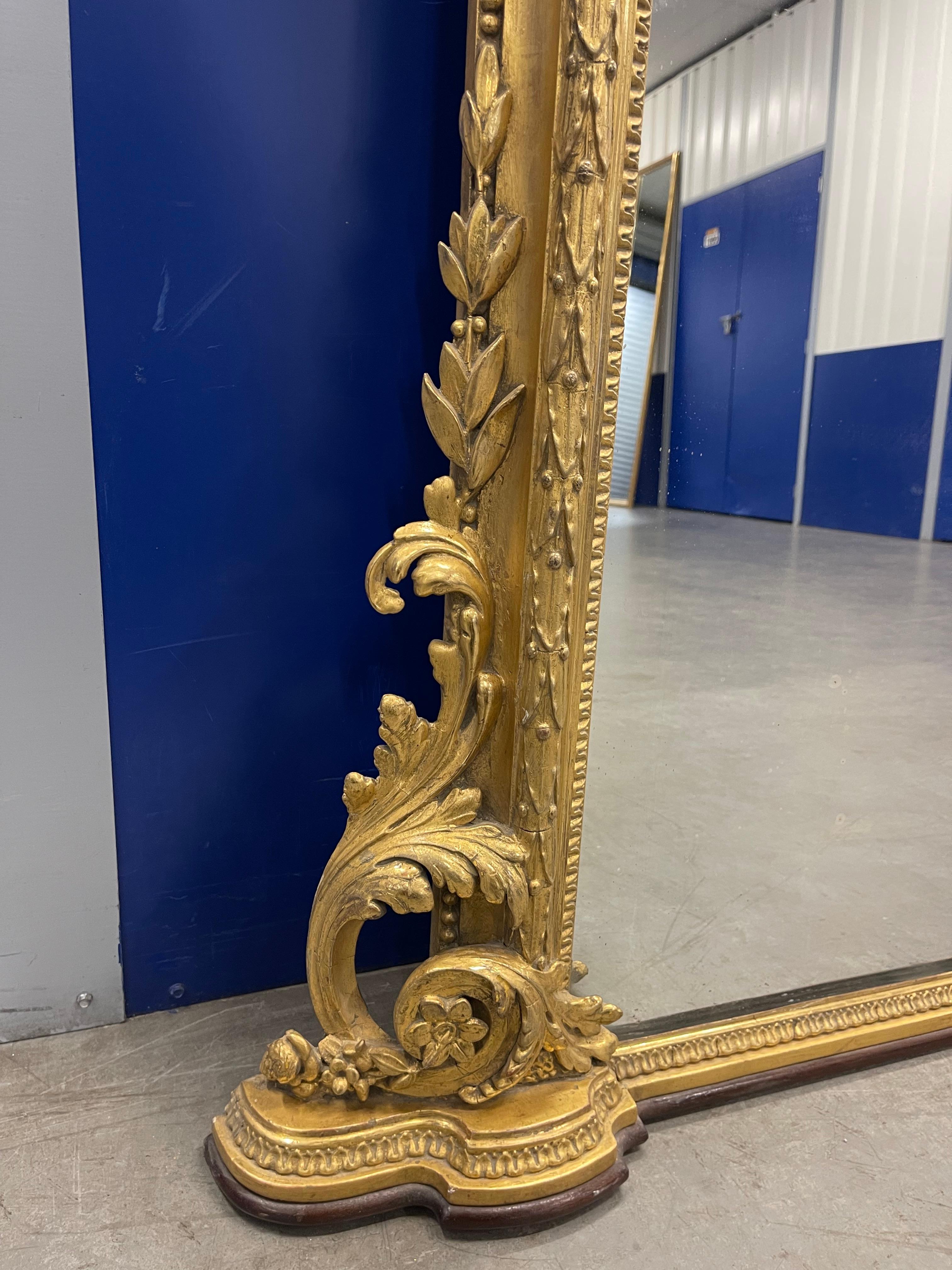 Sculpté à la main Miroir de cheminée du 19ème siècle en vermeil en vente