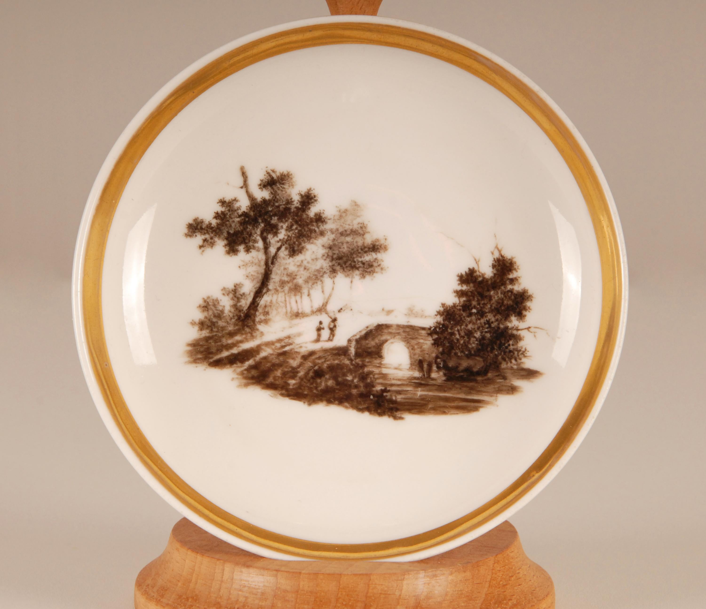 Néo-rococo 19ème siècle Paris Porcelaine Cabinet Coupe grissaile moutons scène pastorale Rococo en vente