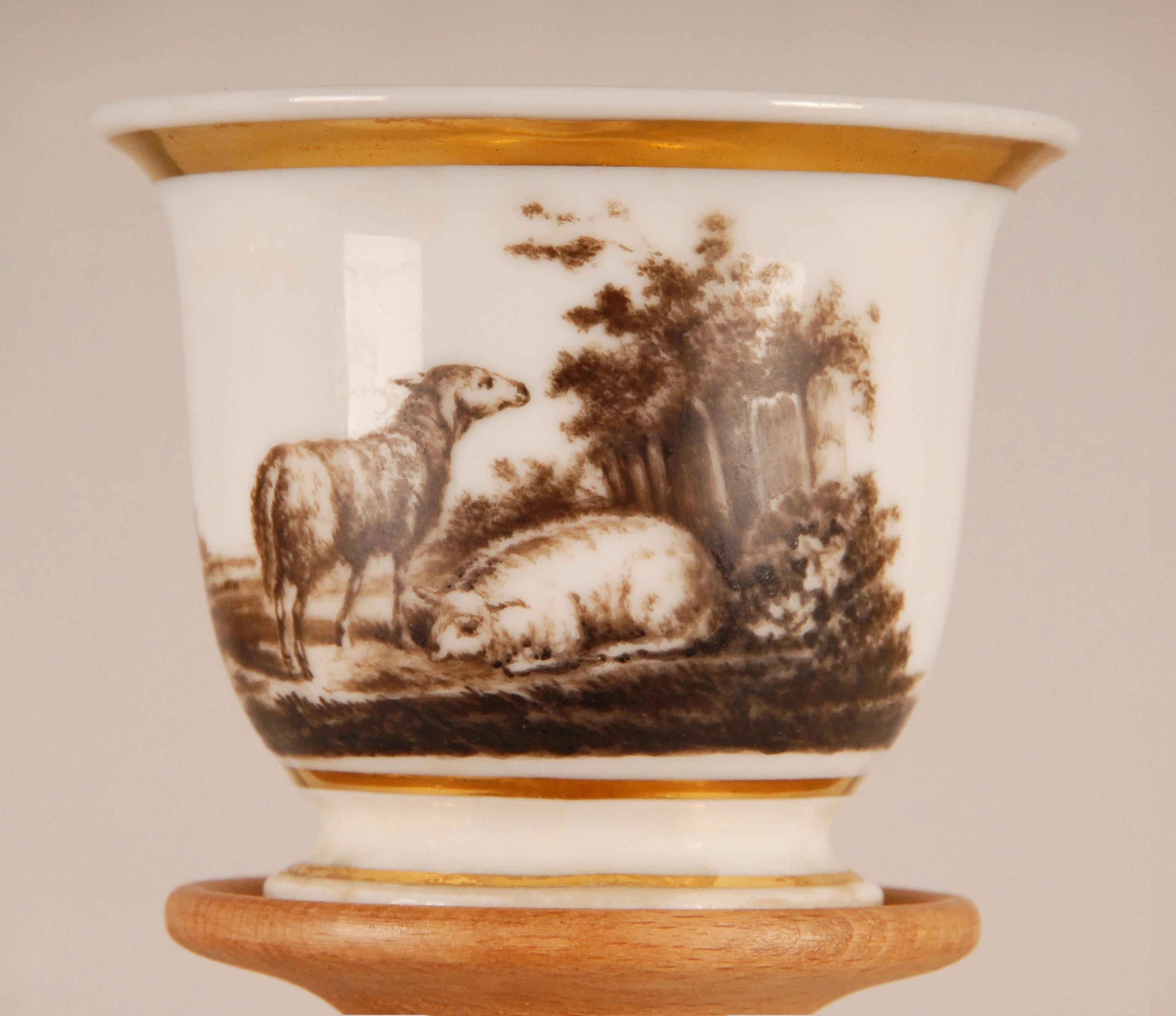 Français 19ème siècle Paris Porcelaine Cabinet Coupe grissaile moutons scène pastorale Rococo en vente