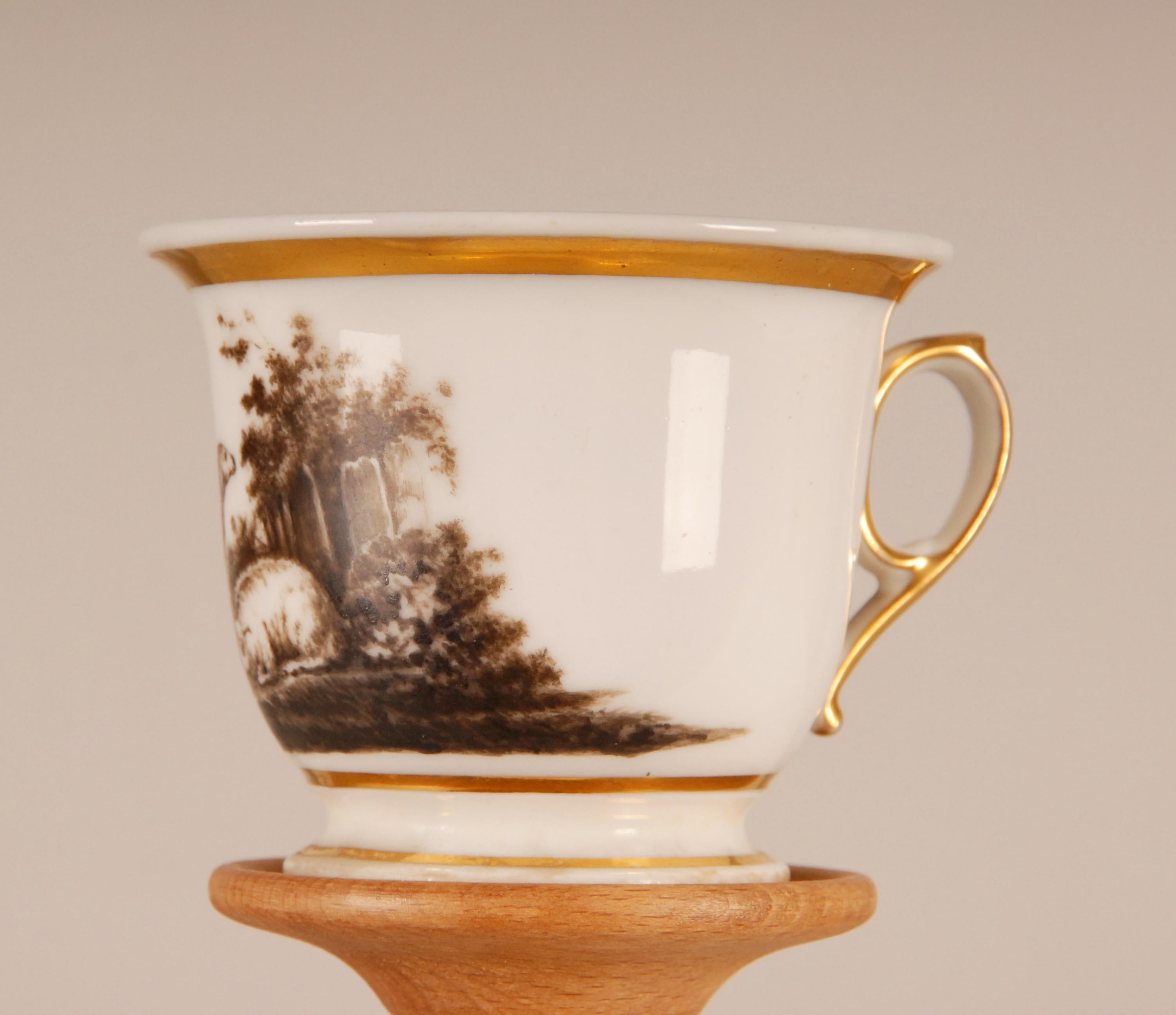 Fait main 19ème siècle Paris Porcelaine Cabinet Coupe grissaile moutons scène pastorale Rococo en vente