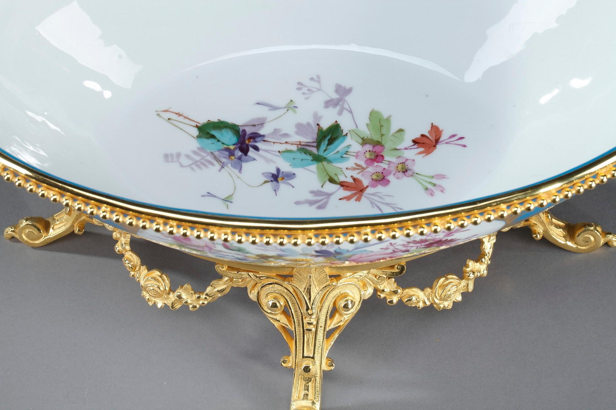 19th Century Paris Porcelain Cup With Gallant Scene 10