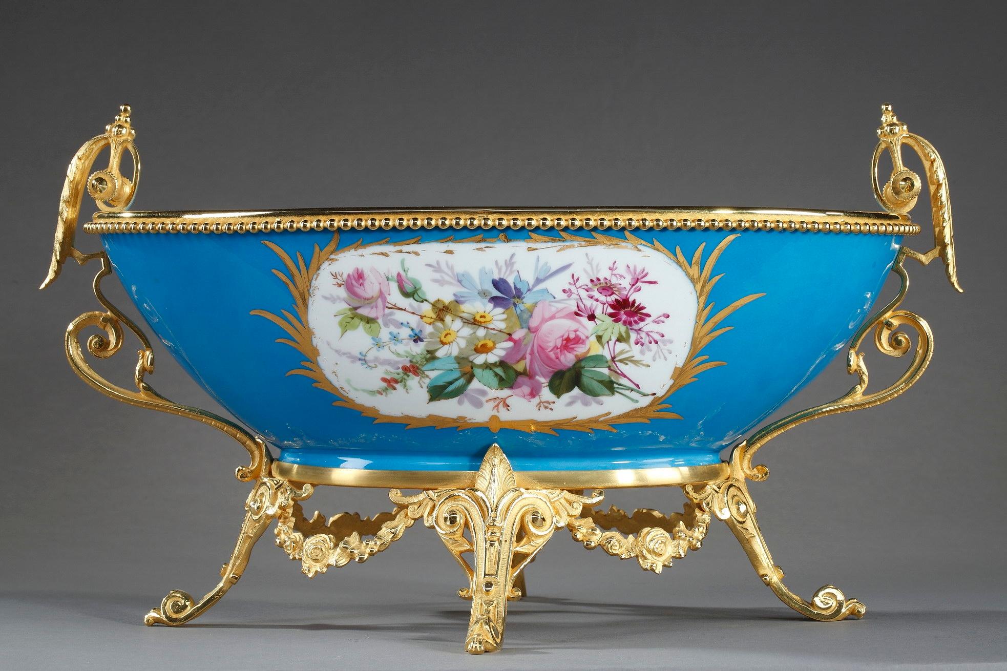 19th Century Paris Porcelain Cup With Gallant Scene 2