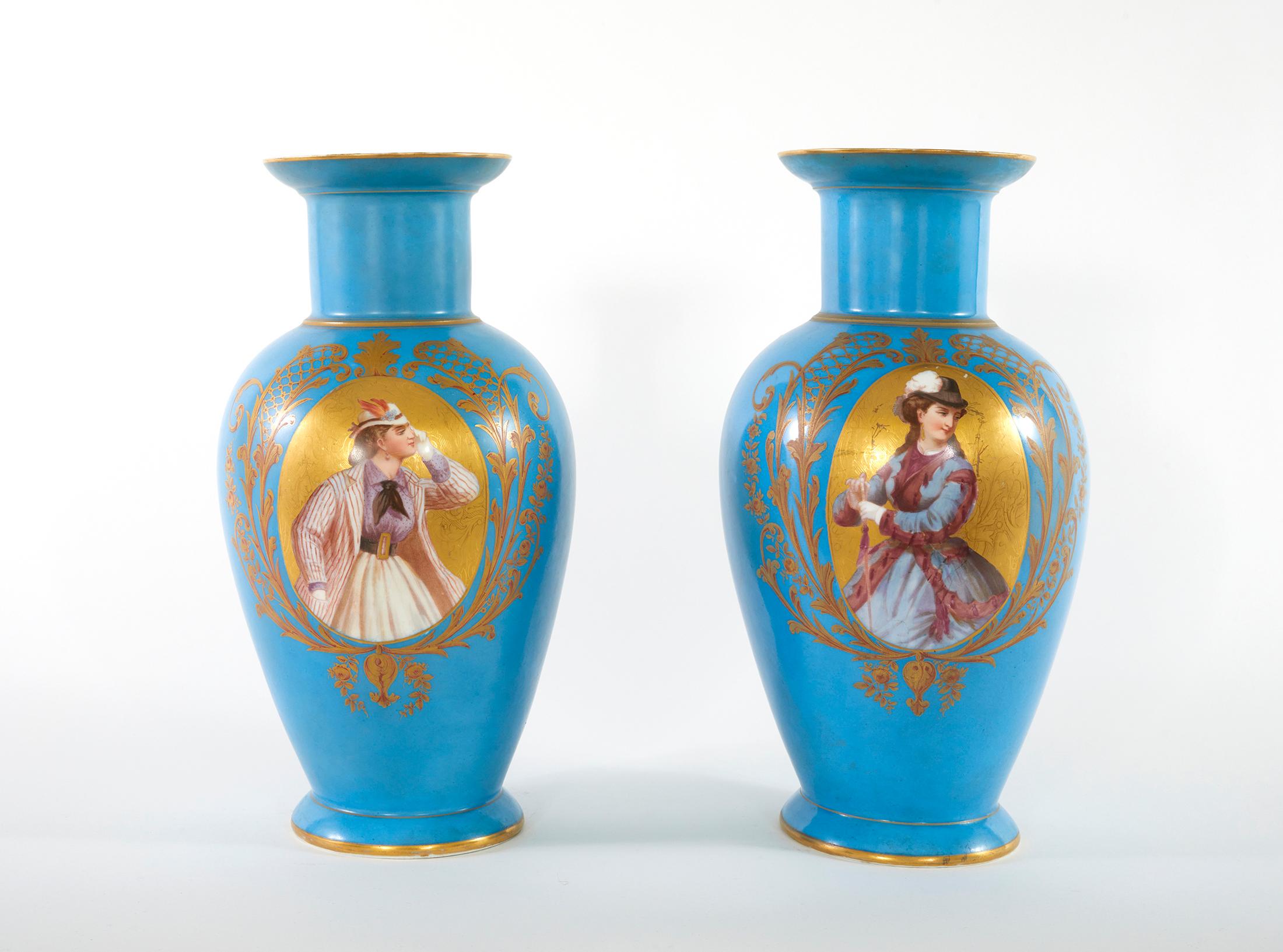 Gold 19th Century Paris Porcelain Pair Vases For Sale