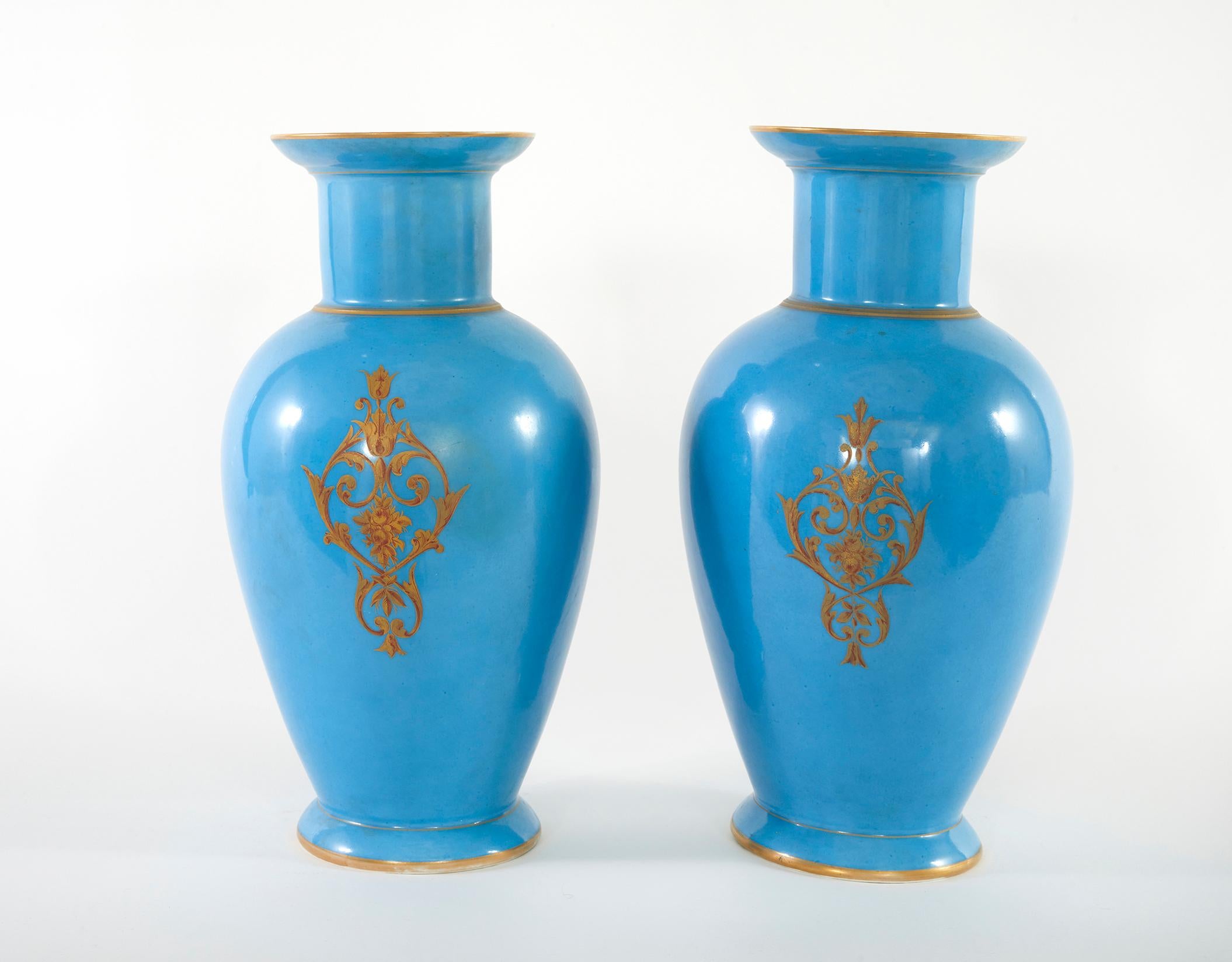19th Century Paris Porcelain Pair Vases For Sale 1
