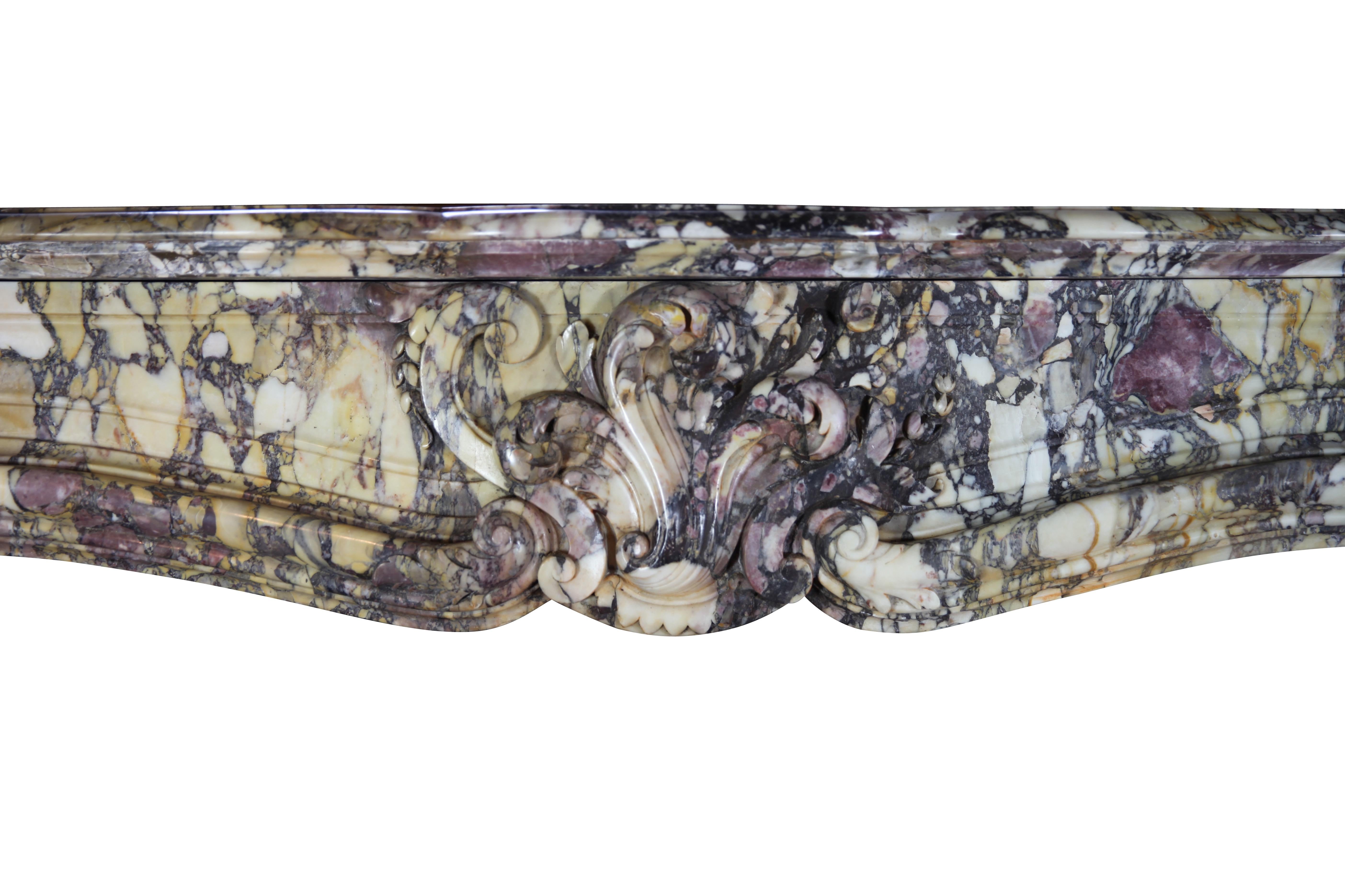 Néo-Régence Cheminée parisienne du 19e siècle en marbre violet de Brèche pour Luxury Living en vente