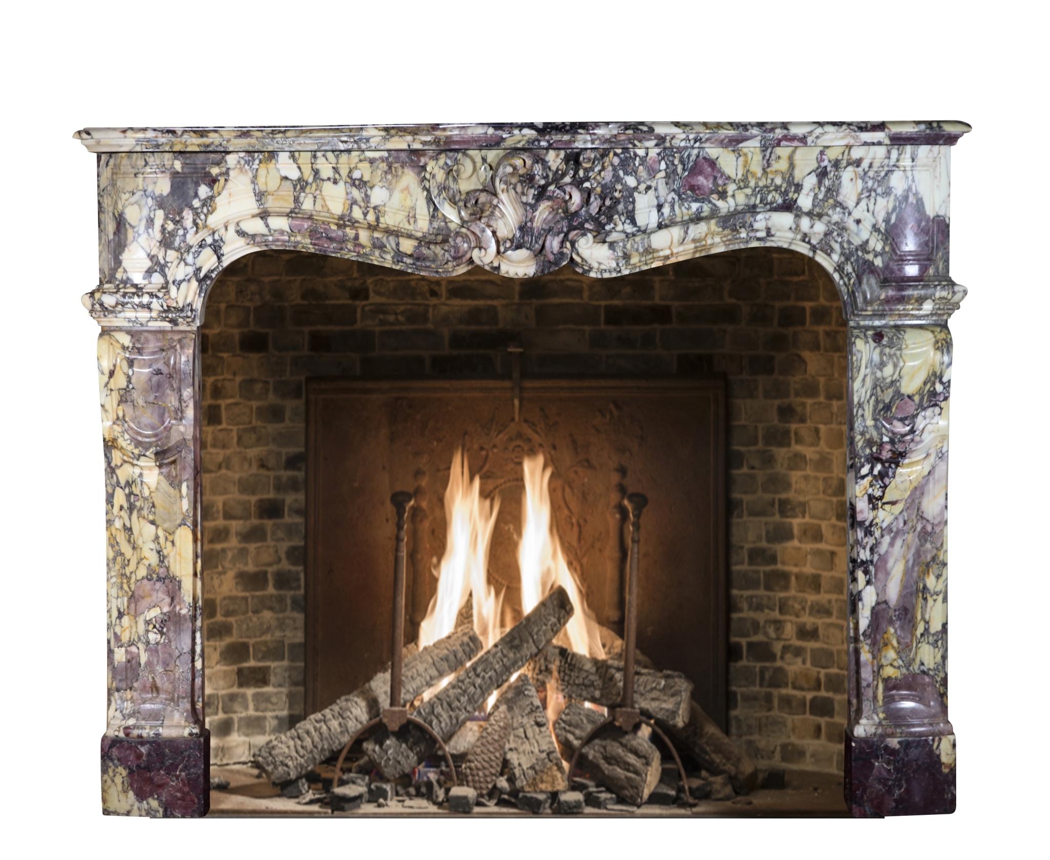 Français Cheminée parisienne du 19e siècle en marbre violet de Brèche pour Luxury Living en vente