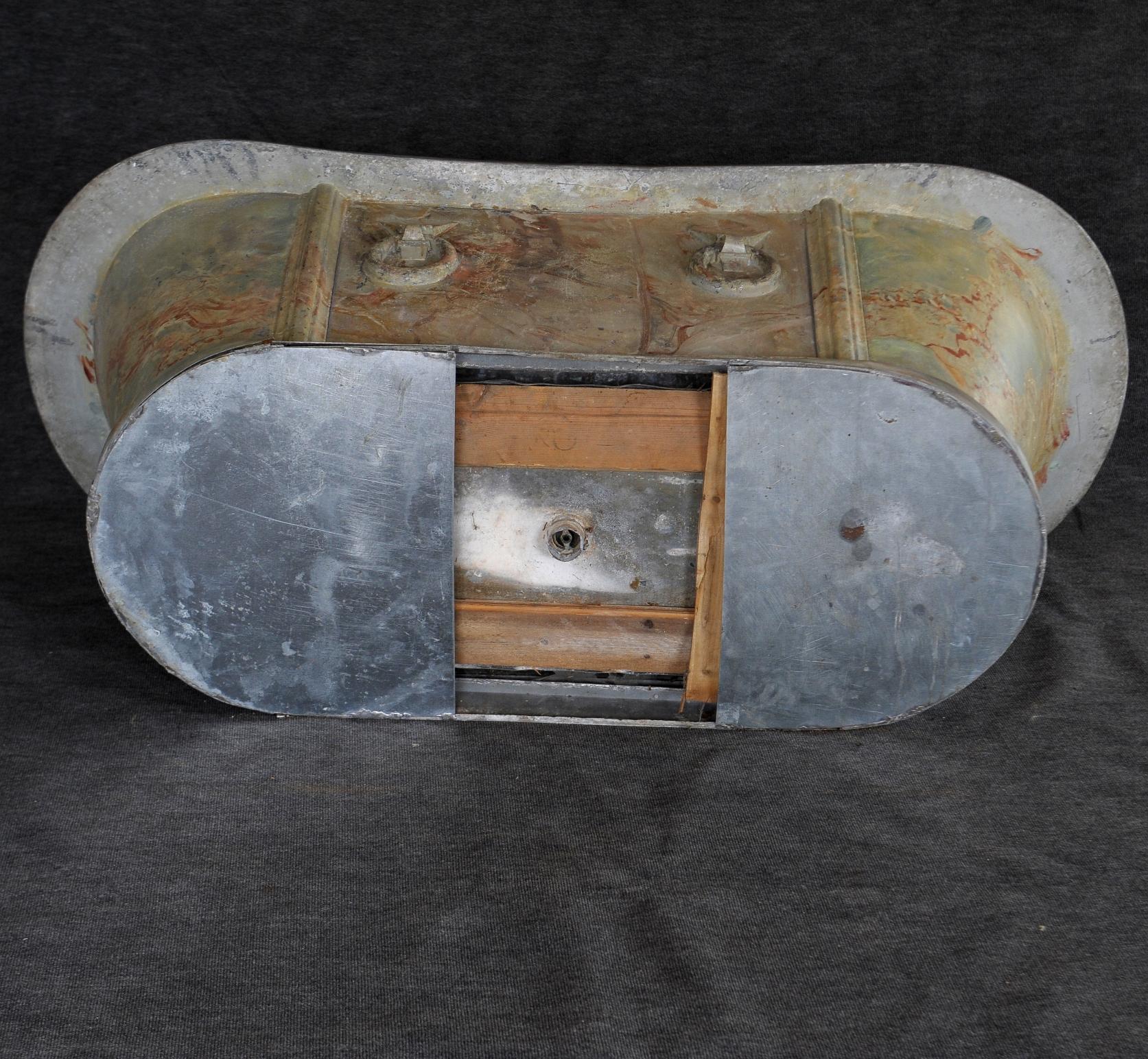 19th Century Parisian Faux Marble Painted Zinc Bathtub For Sale 8