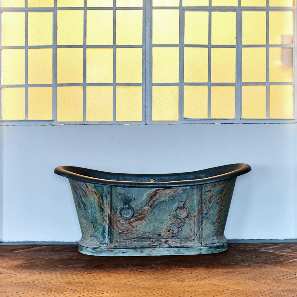 19th Century Parisian Faux Marble Painted Zinc Bathtub For Sale 11