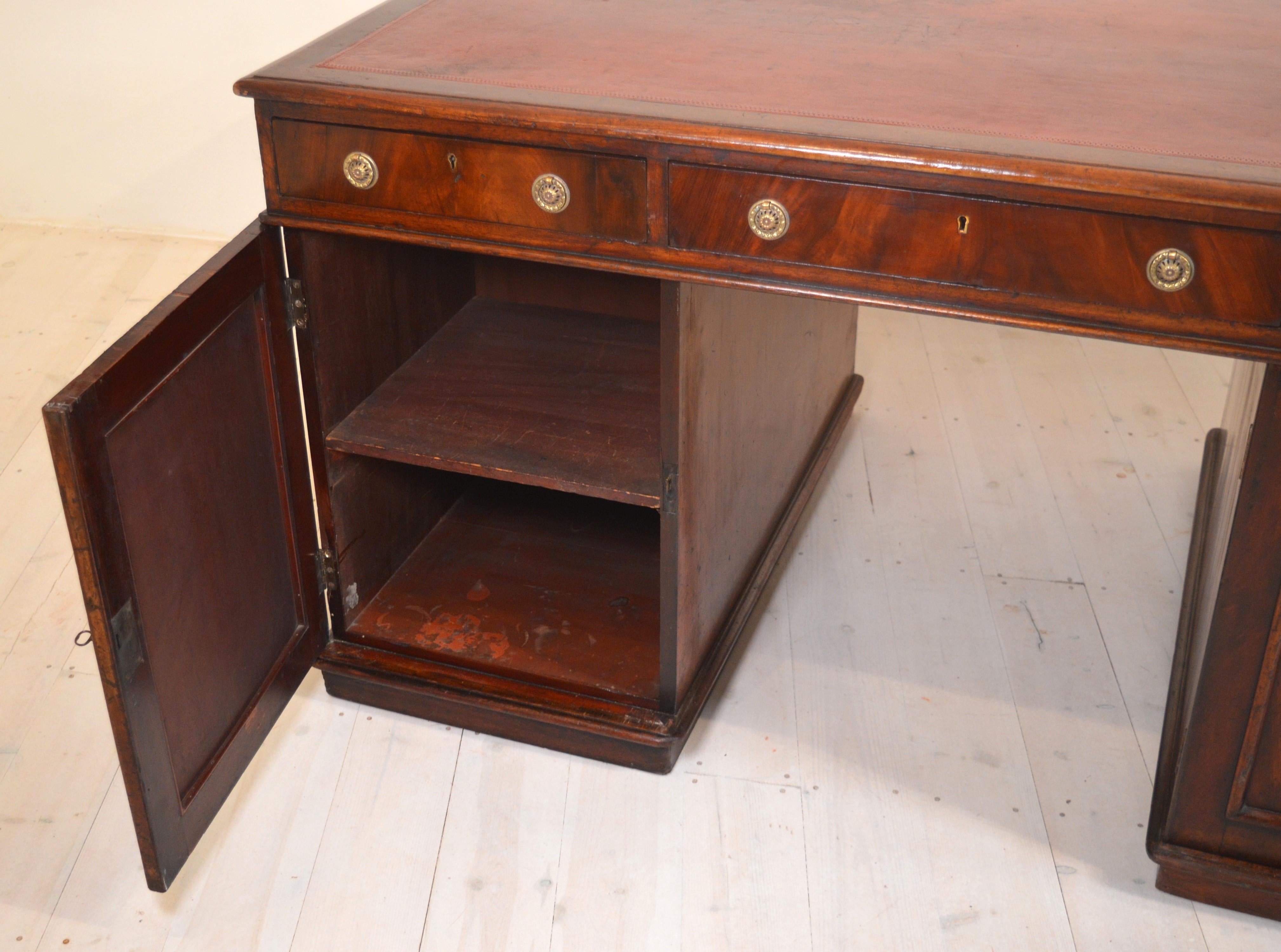 19th century Partners Desk in mahogany In Good Condition In Penzance, GB