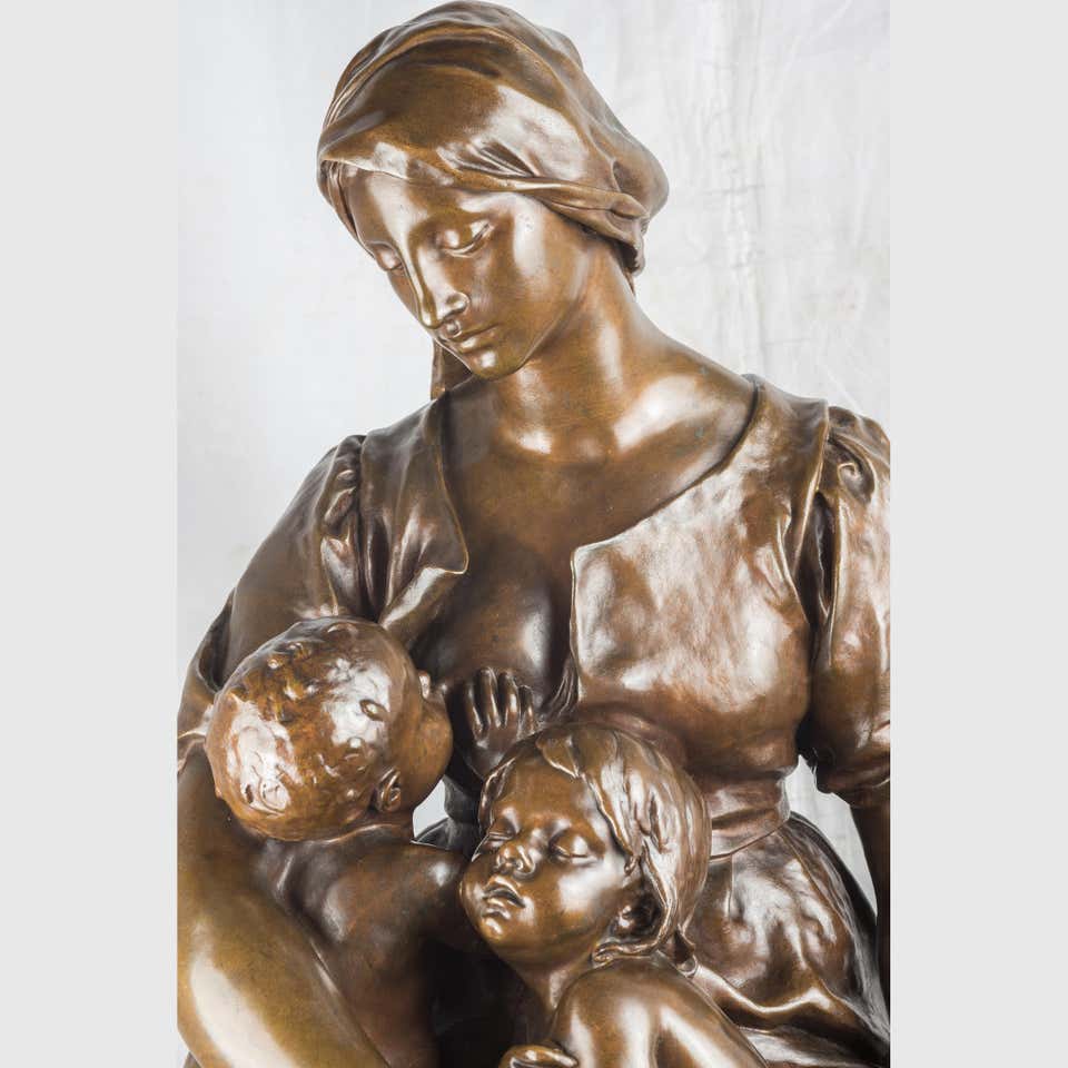 Fine quality 19th century patinated bronze sculpture of a breastfeeding mother by Paul Dubois
Signed P. DUBOIS and F. BARBEDIENNE.Fondeur.Paris, with Reduction Mécanique stamp, numbered 667
Artist: Paul Dubois (1827-1905)
Origin: French
Date: