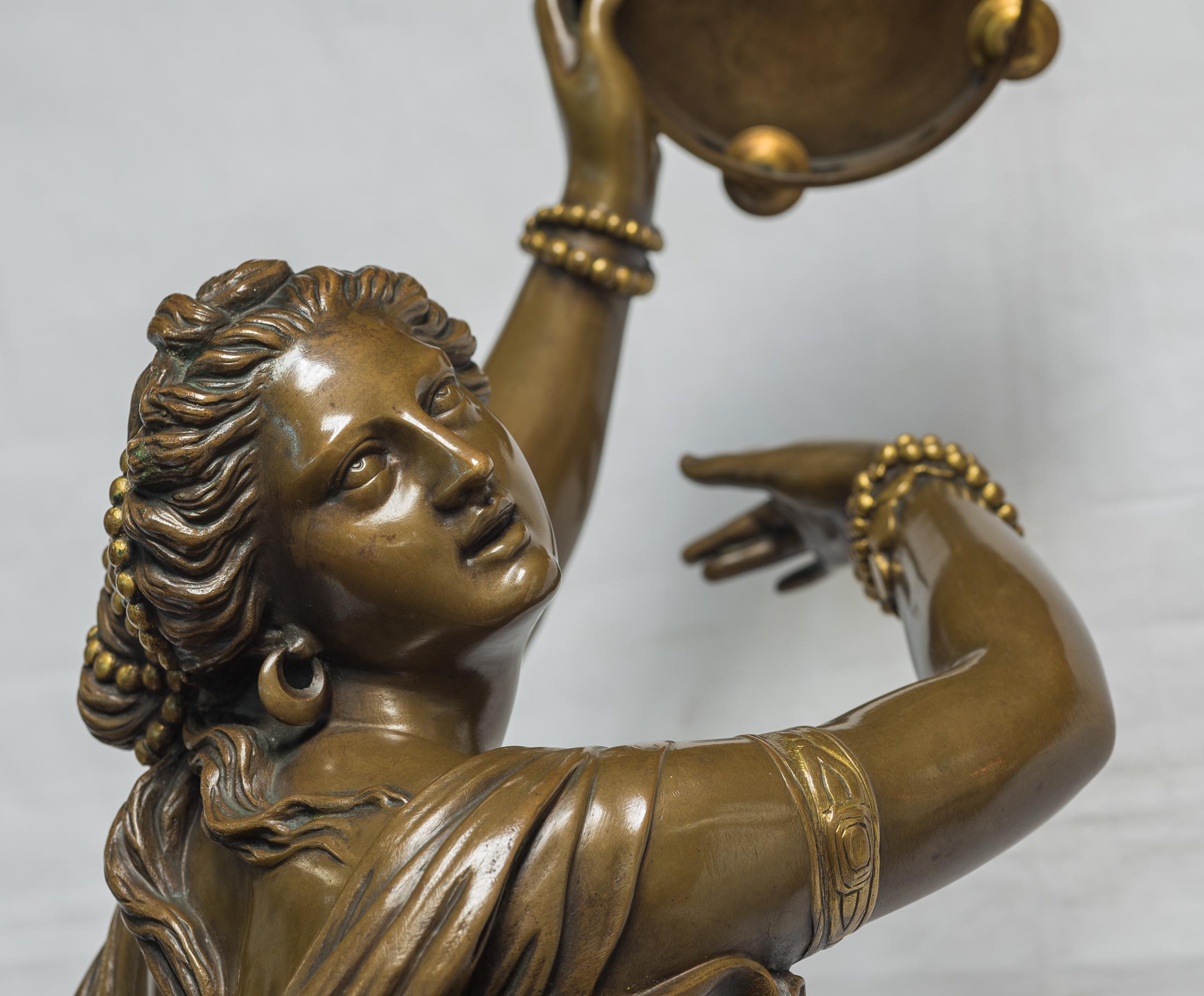 Patiné Sculpture en bronze patiné du 19ème siècle d'une danseuse Zingara par F. Barbedienne en vente