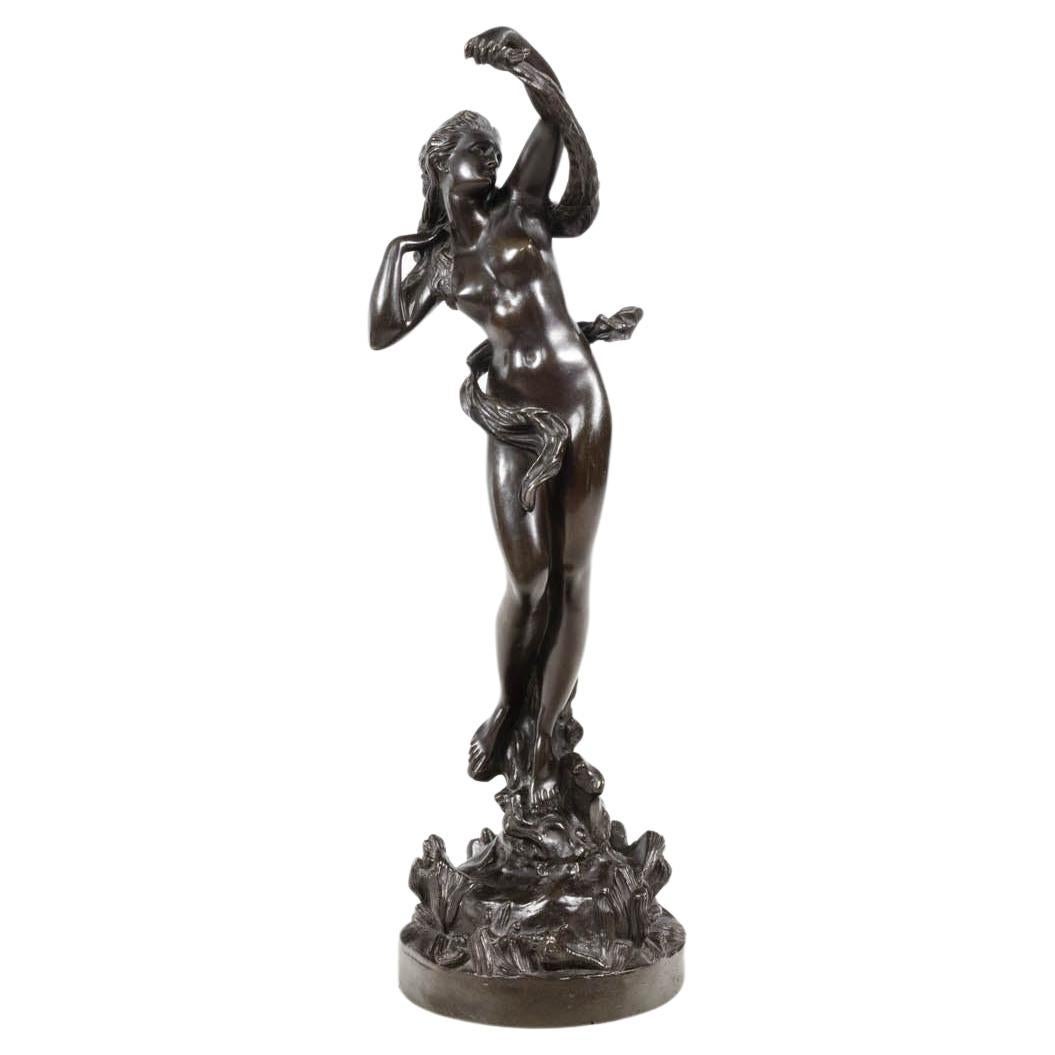 Escultura de bronce patinado del siglo XIX de una figura femenina danzante