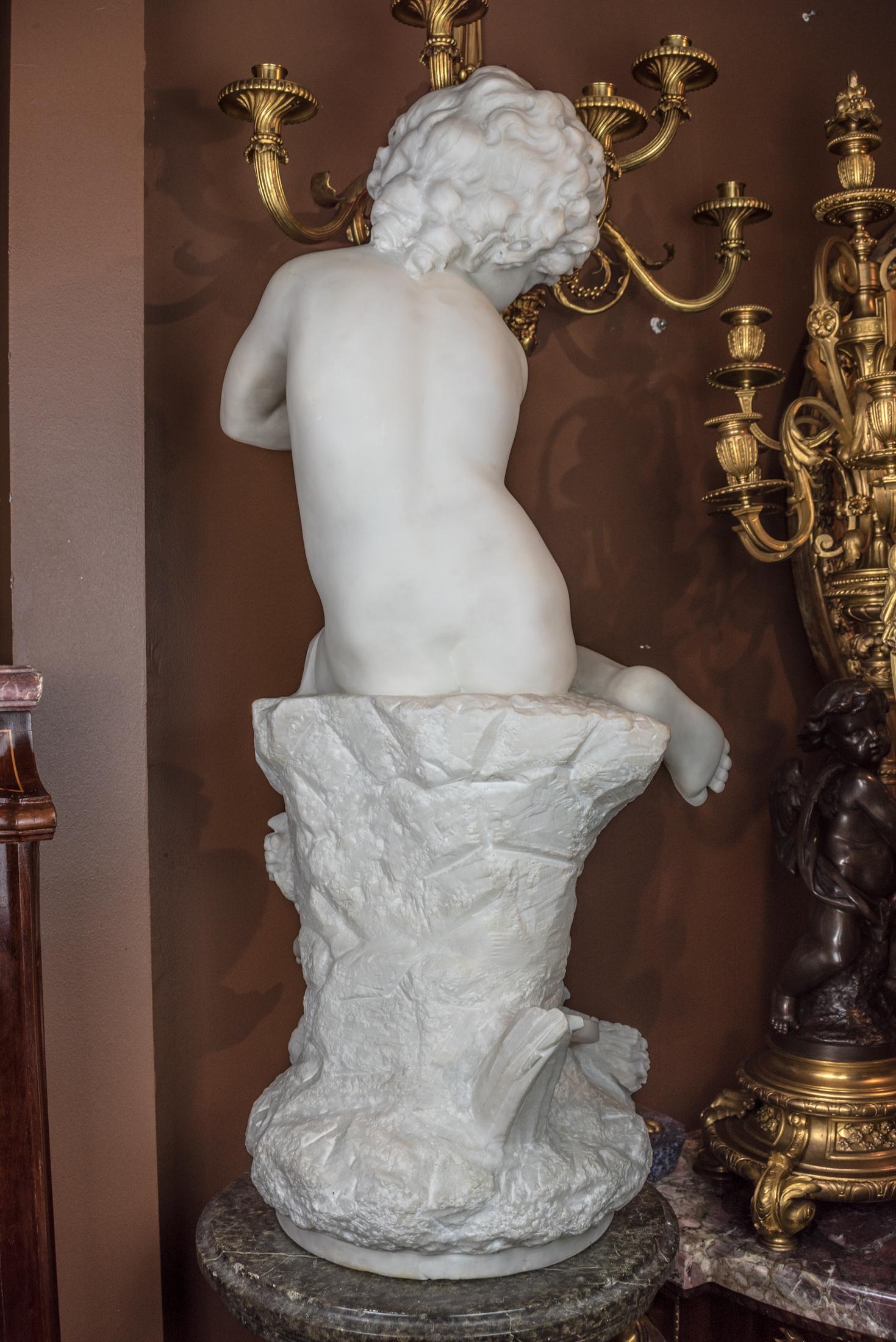 XIXe siècle Sculpture en albâtre Statue de Cupidon  en vente