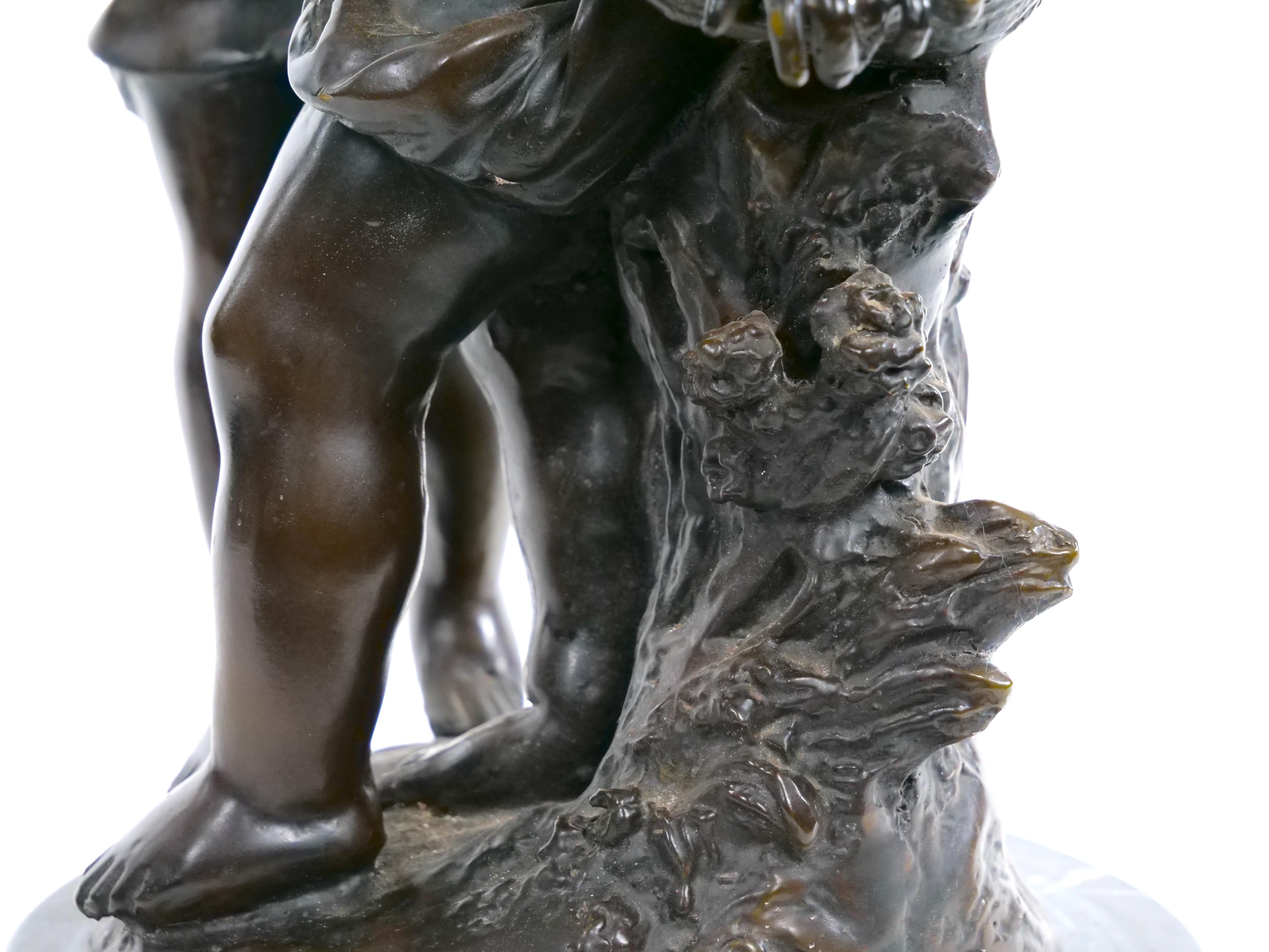Patinierte Bronzeskulptur von Mädchen und Junge aus dem 19. Jahrhundert  im Angebot 6