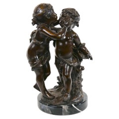Sculpture en bronze patiné du 19ème siècle d'une fille et d'un garçon