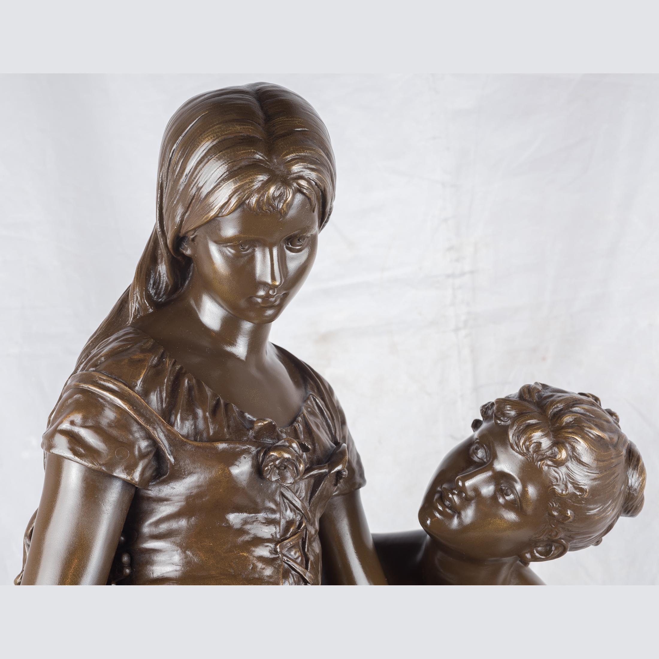 Une belle sculpture en bronze patiné de deux beautés par Hippolyte Moreau
Une femme tient une fleur debout, l'autre est assise. La base est inscrite H. Moreau, surmontée d'un socle en marbre vert. 

Artiste : Hippolyte François Moreau