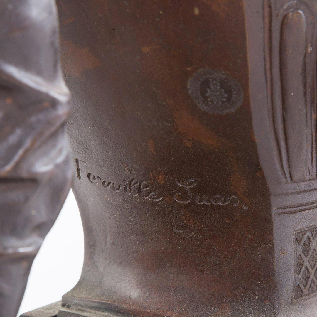 Sculpture en bronze patiné du 19ème siècle sur un baldaquin par Charles Ferville-Suan Bon état - En vente à New York, NY