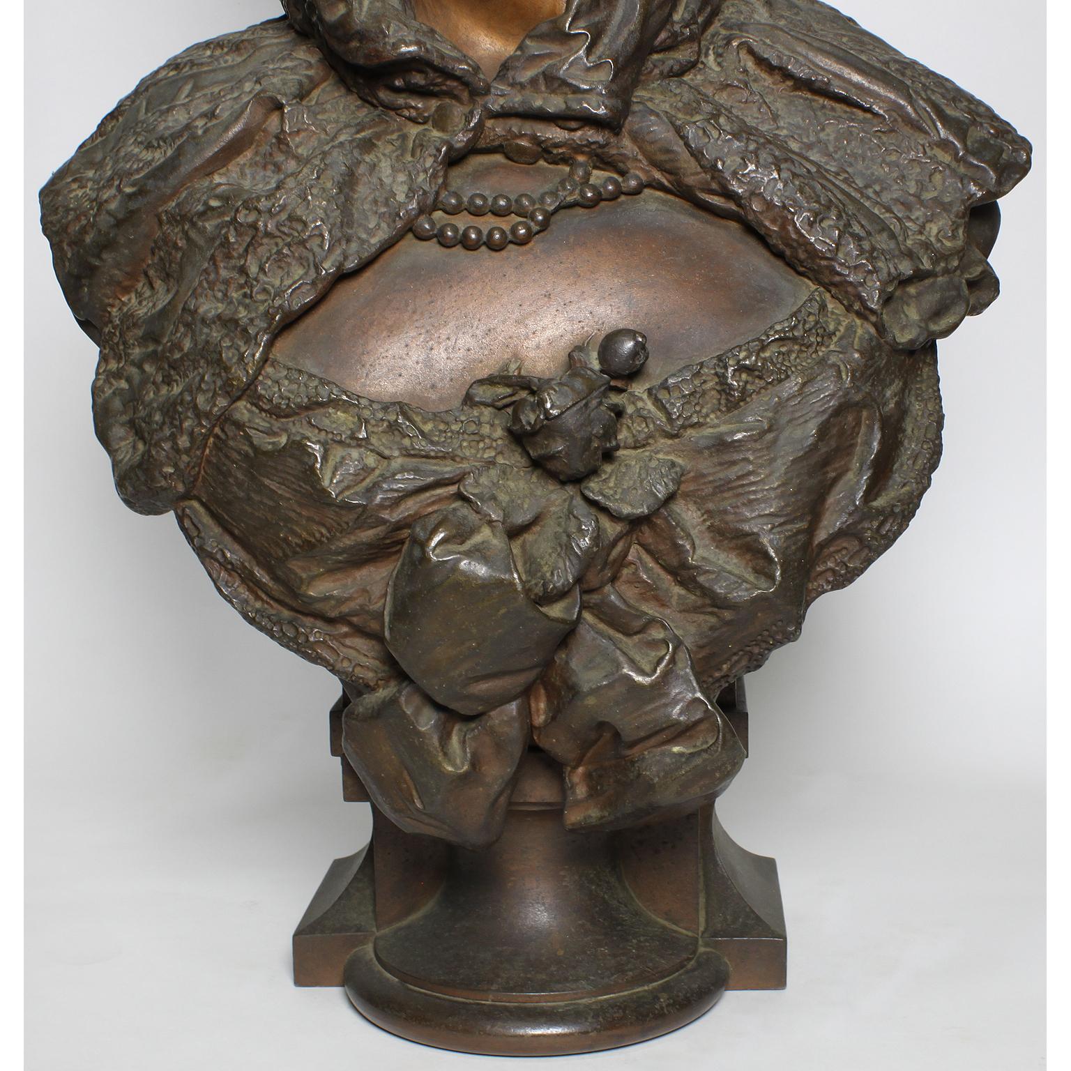 Buste d'une jeune fille en étain patiné du 19ème siècle, attribué à Hottot en vente 3