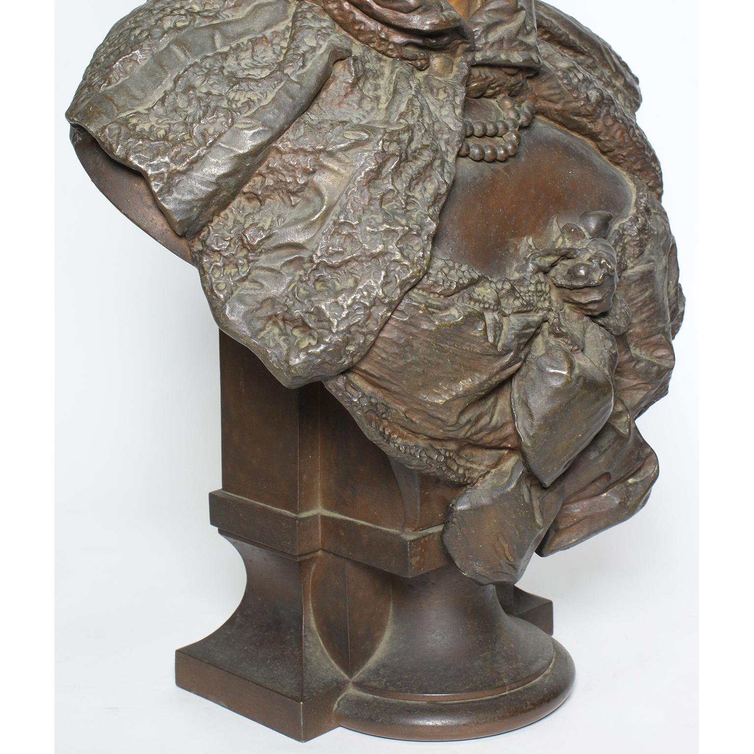 Buste d'une jeune fille en étain patiné du 19ème siècle, attribué à Hottot en vente 4