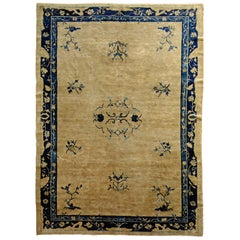 Tapis de luxe pékinois du 19ème siècle, noué à la main, décoré de blanc et de bleu