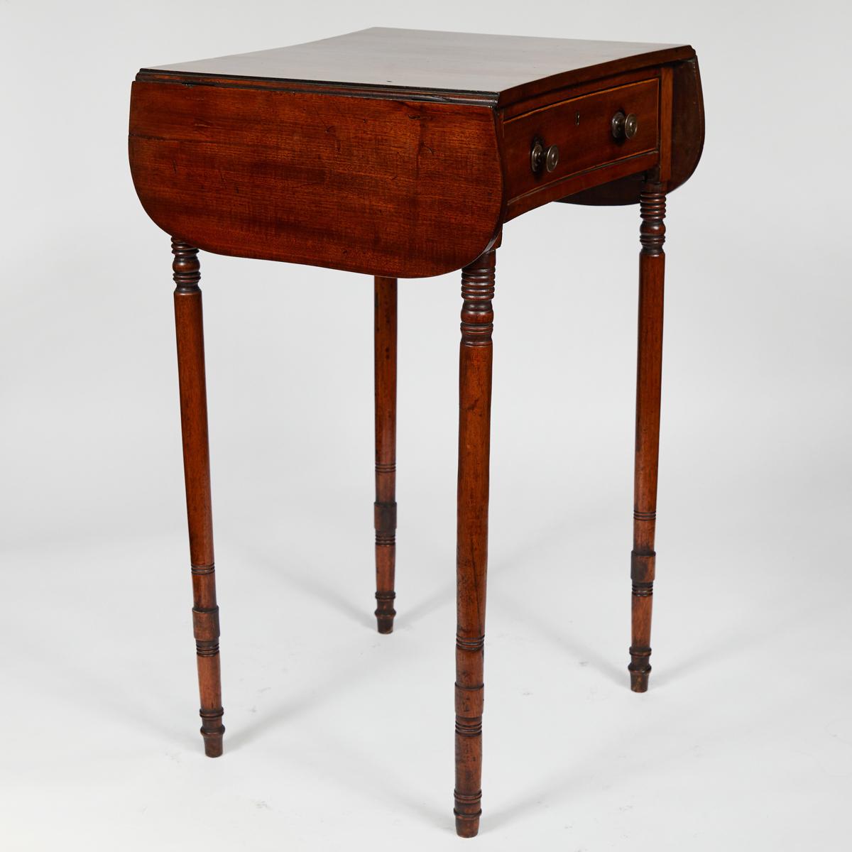 English 19th Century Pembroke Drop-Leaf Mahogany Table