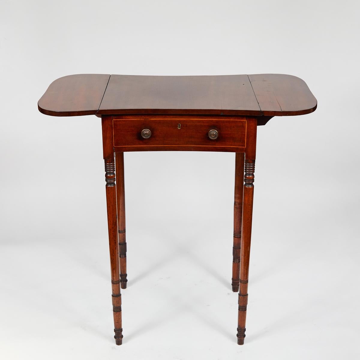 Early 19th Century 19th Century Pembroke Drop-Leaf Mahogany Table