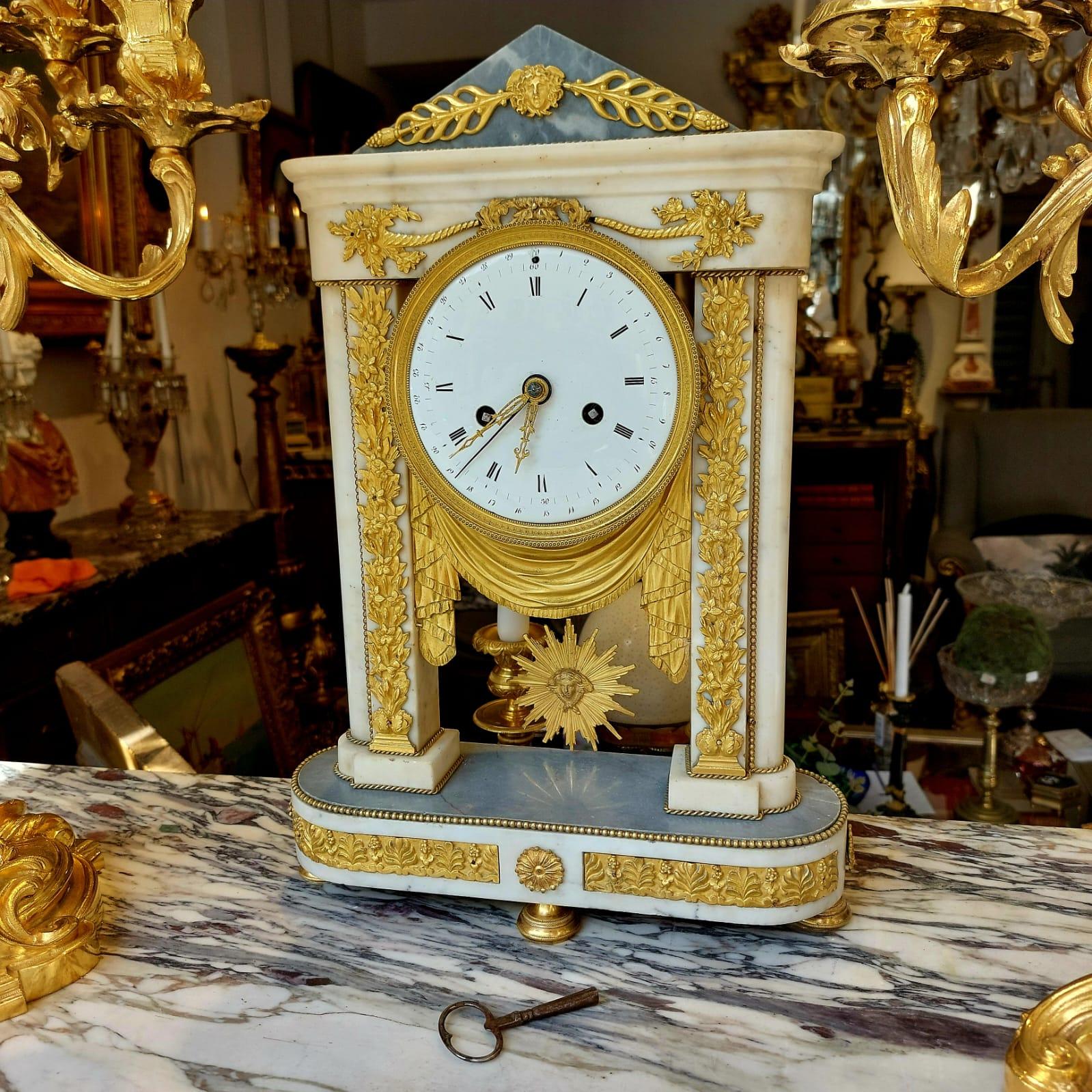 French Empire period portico clock in white marble and gilt bronze, 19th century For Sale