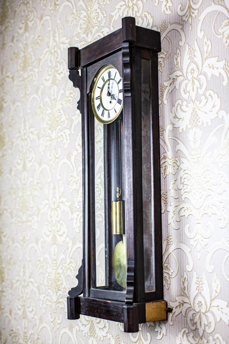 We present you this chain pendulum clock with a gravity winding mechanism with a single weight.
The case bears normal traces of long years of use.
It is intended to be renovated.
The dial is porcelain, with small chips around the keyhole.
The