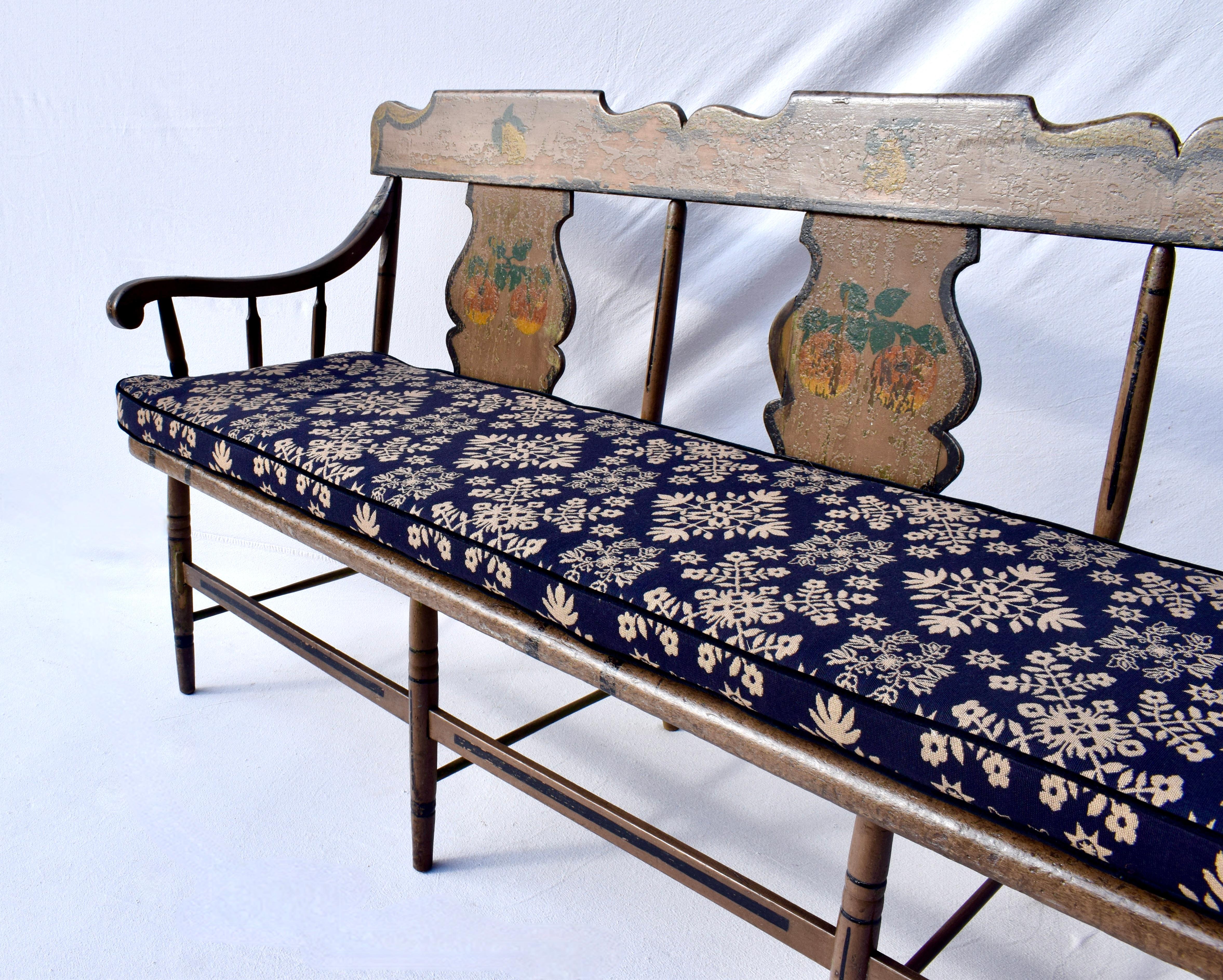 19th Century Pennsylvania Painted Settee In Good Condition For Sale In Southampton, NJ