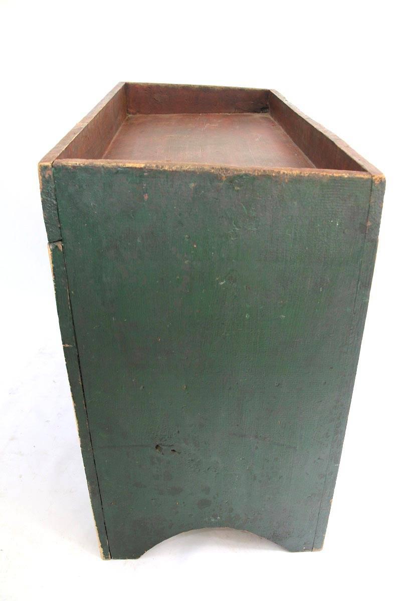 19th Century Pennsylvania Two-Tone Green and Red Painted Dry Sink For Sale 7